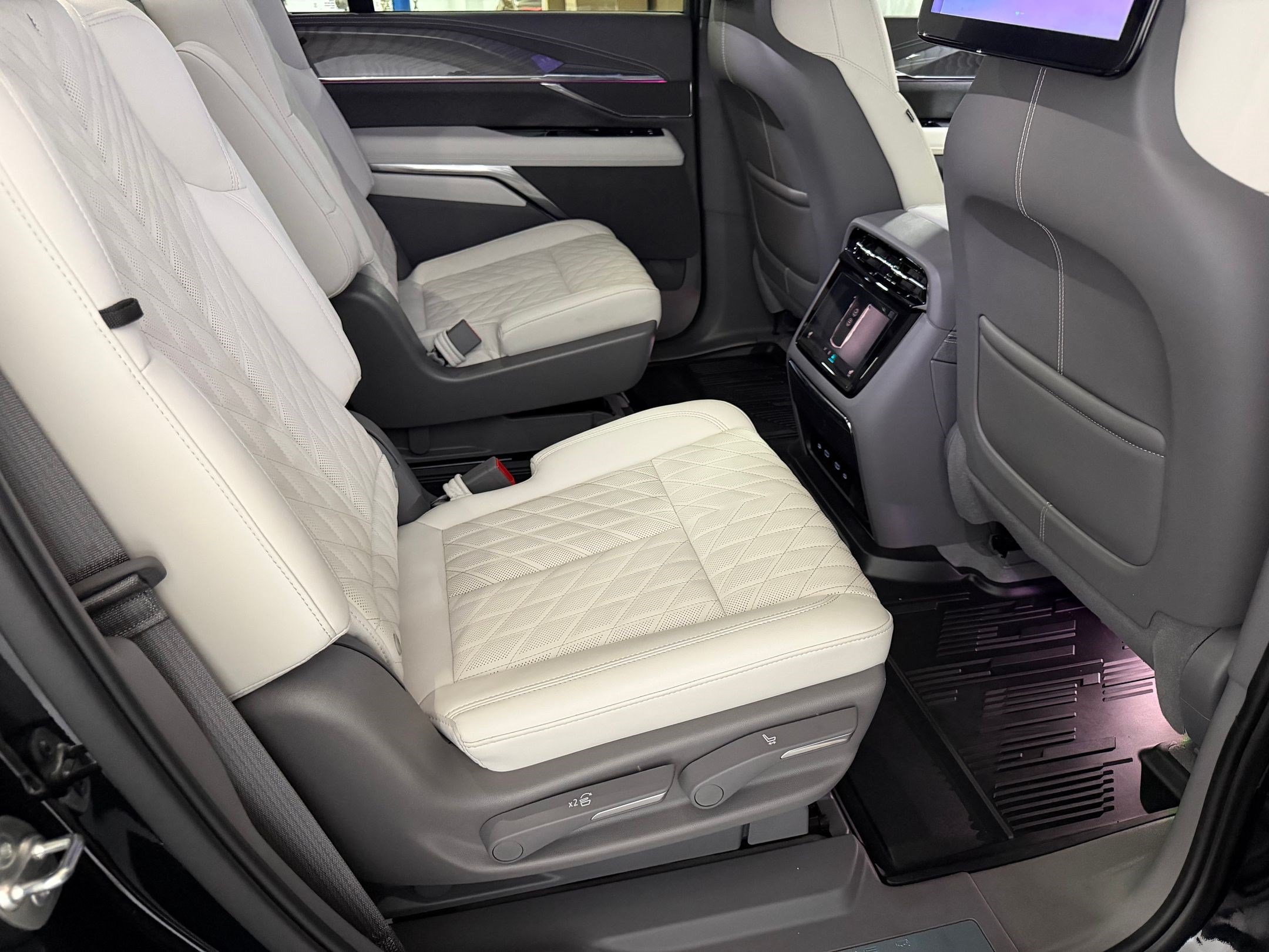 2026 Cadillac Escalade IQ Sport - Photo 52