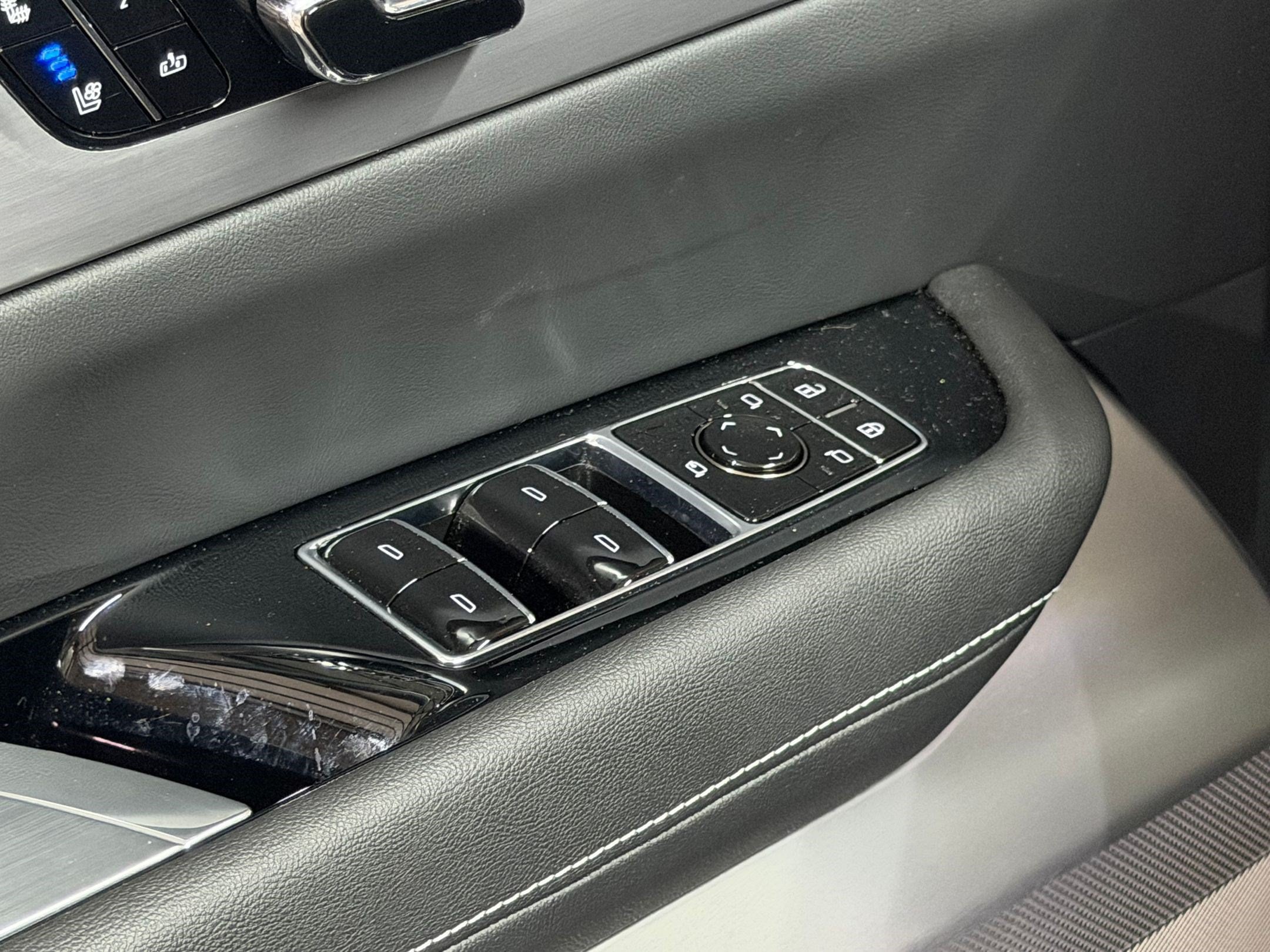 2026 Cadillac VISTIQ Sport - Photo 23