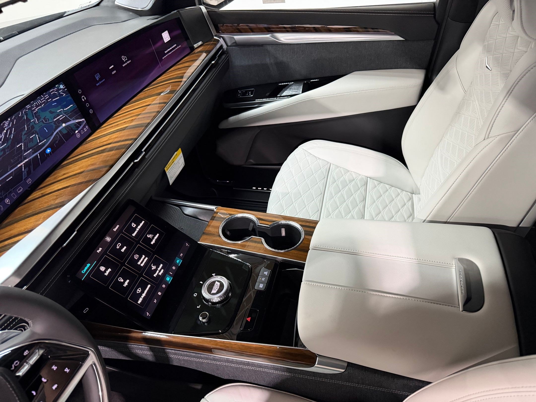 2026 Cadillac Escalade Platinum Sport - Photo 19