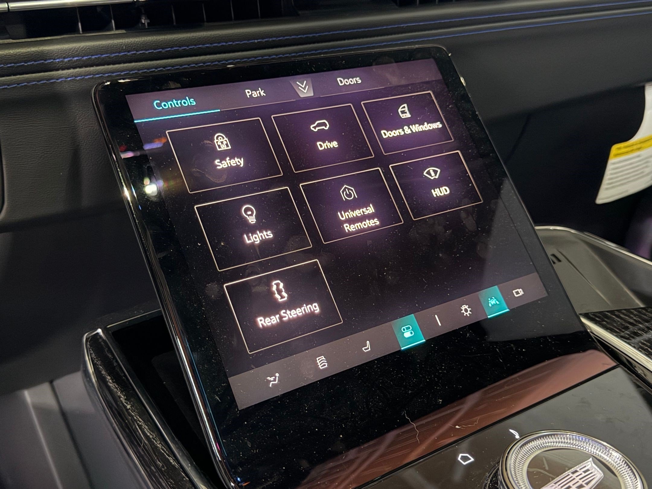 2025 Cadillac Escalade IQ Luxury 1 - Photo 32