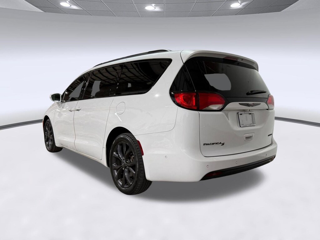 Used 2020 Chrysler Pacifica Red S