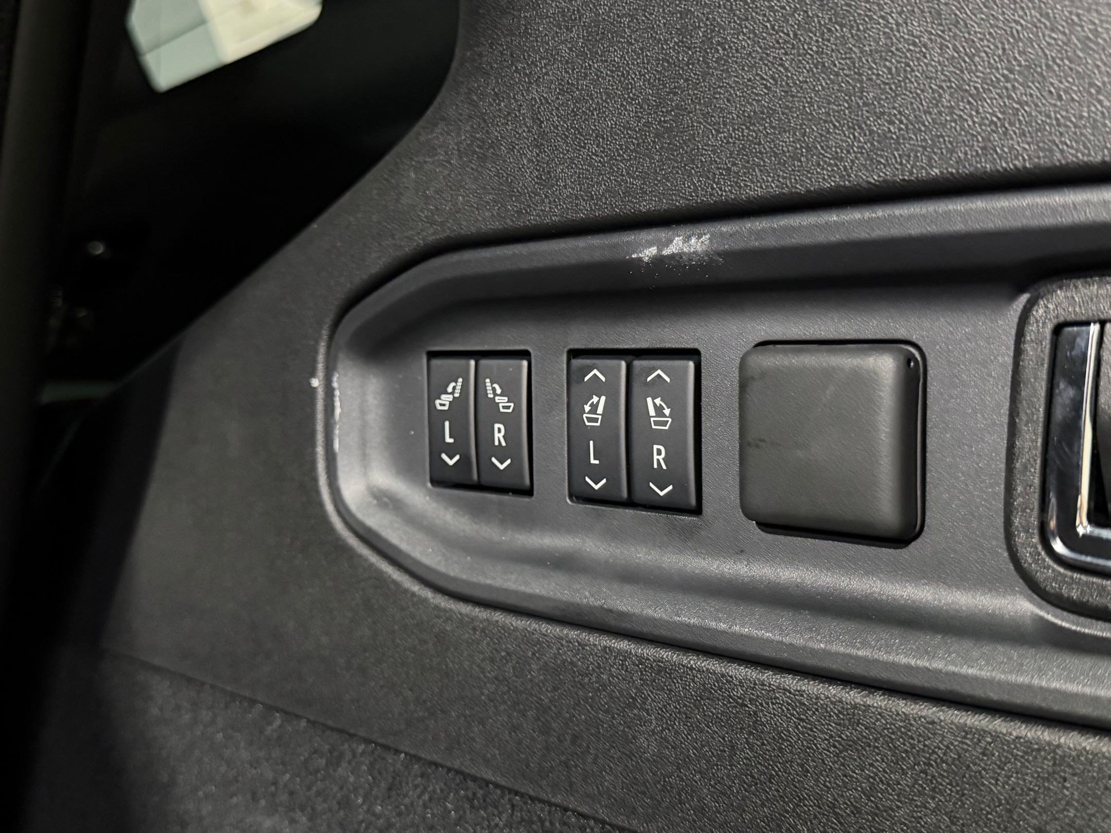 2026 Cadillac VISTIQ Sport - Photo 43