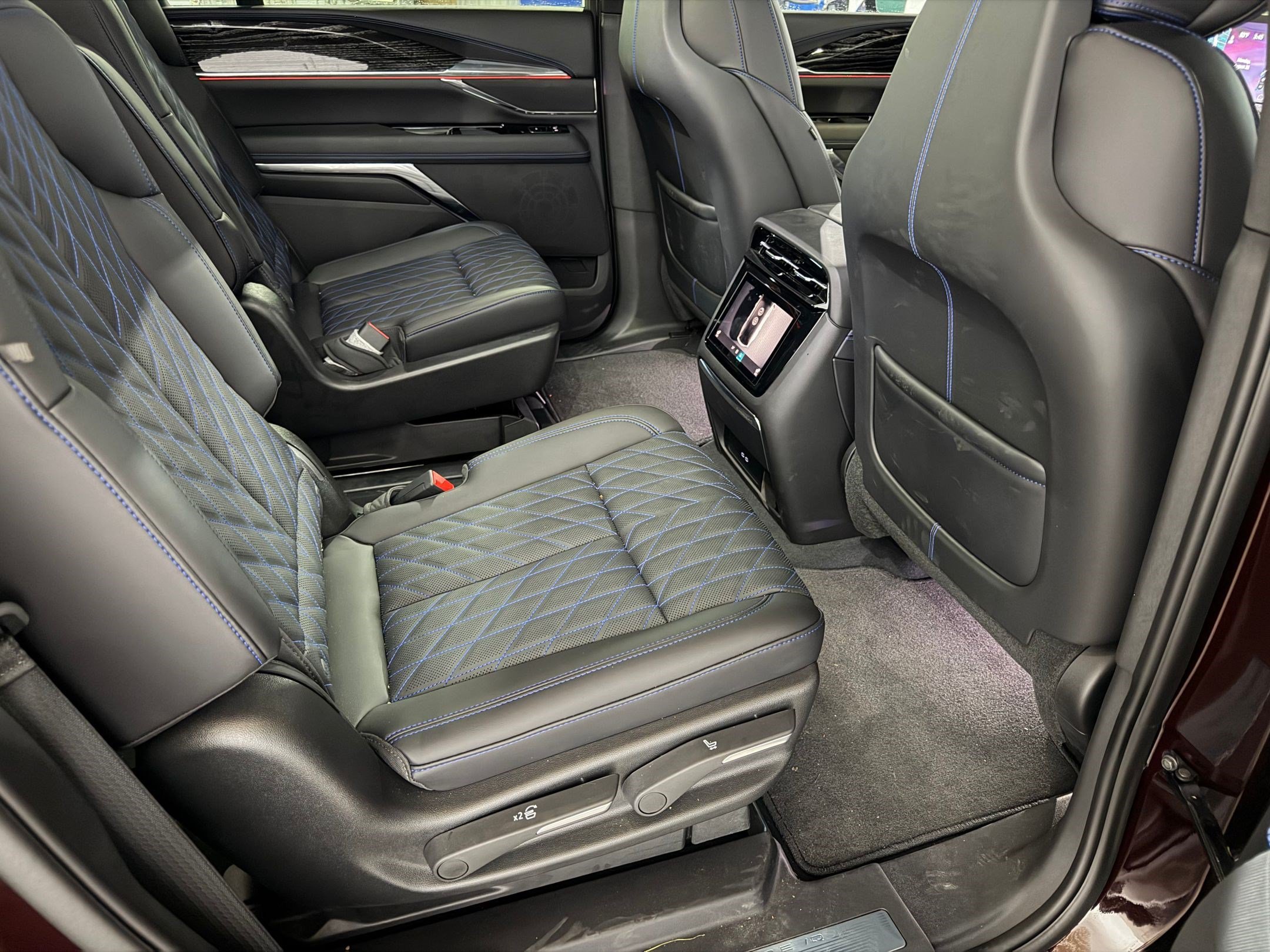 2025 Cadillac Escalade IQ Luxury 1 - Photo 55