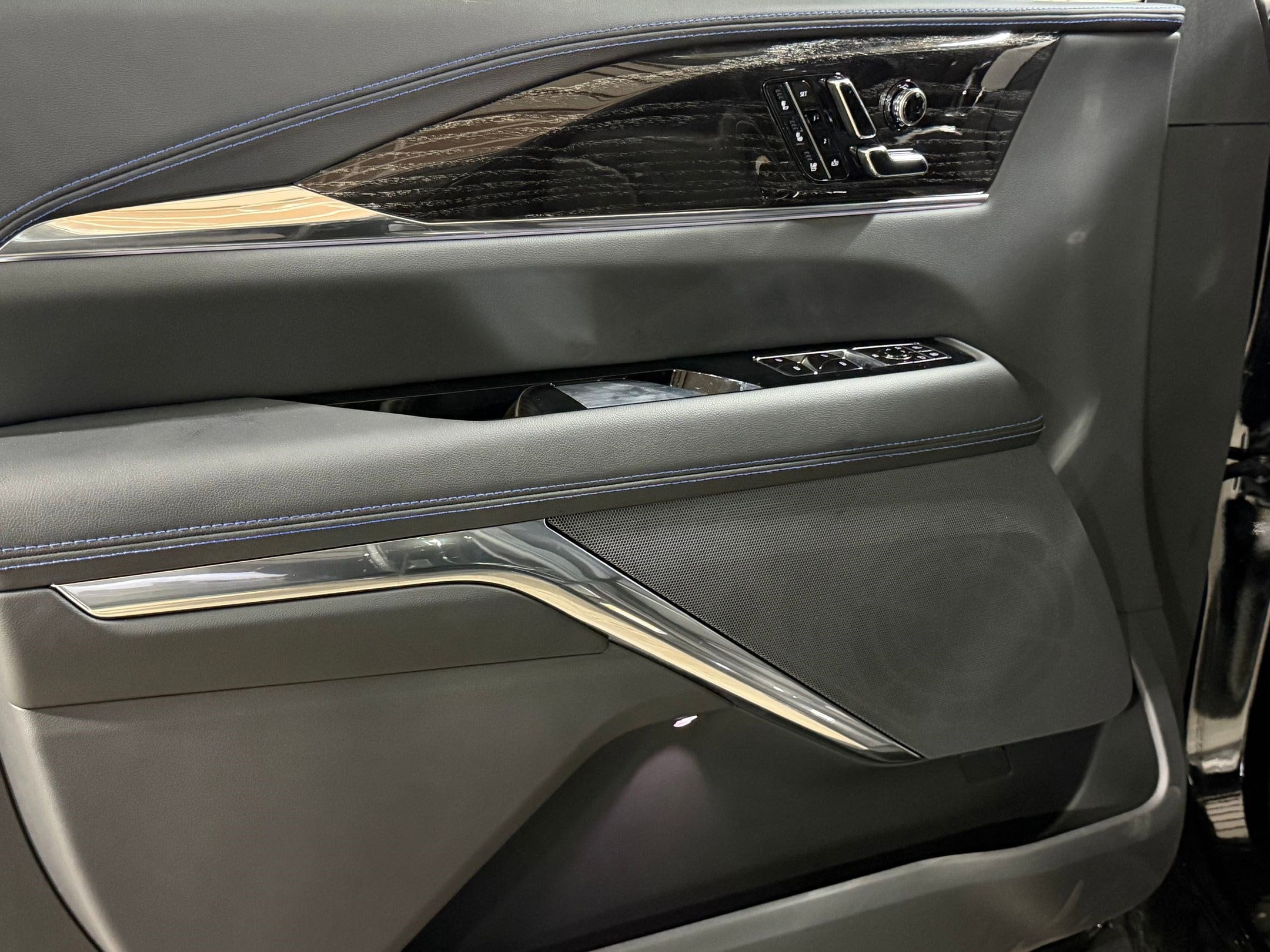 2026 Cadillac Escalade IQL Luxury - Photo 11