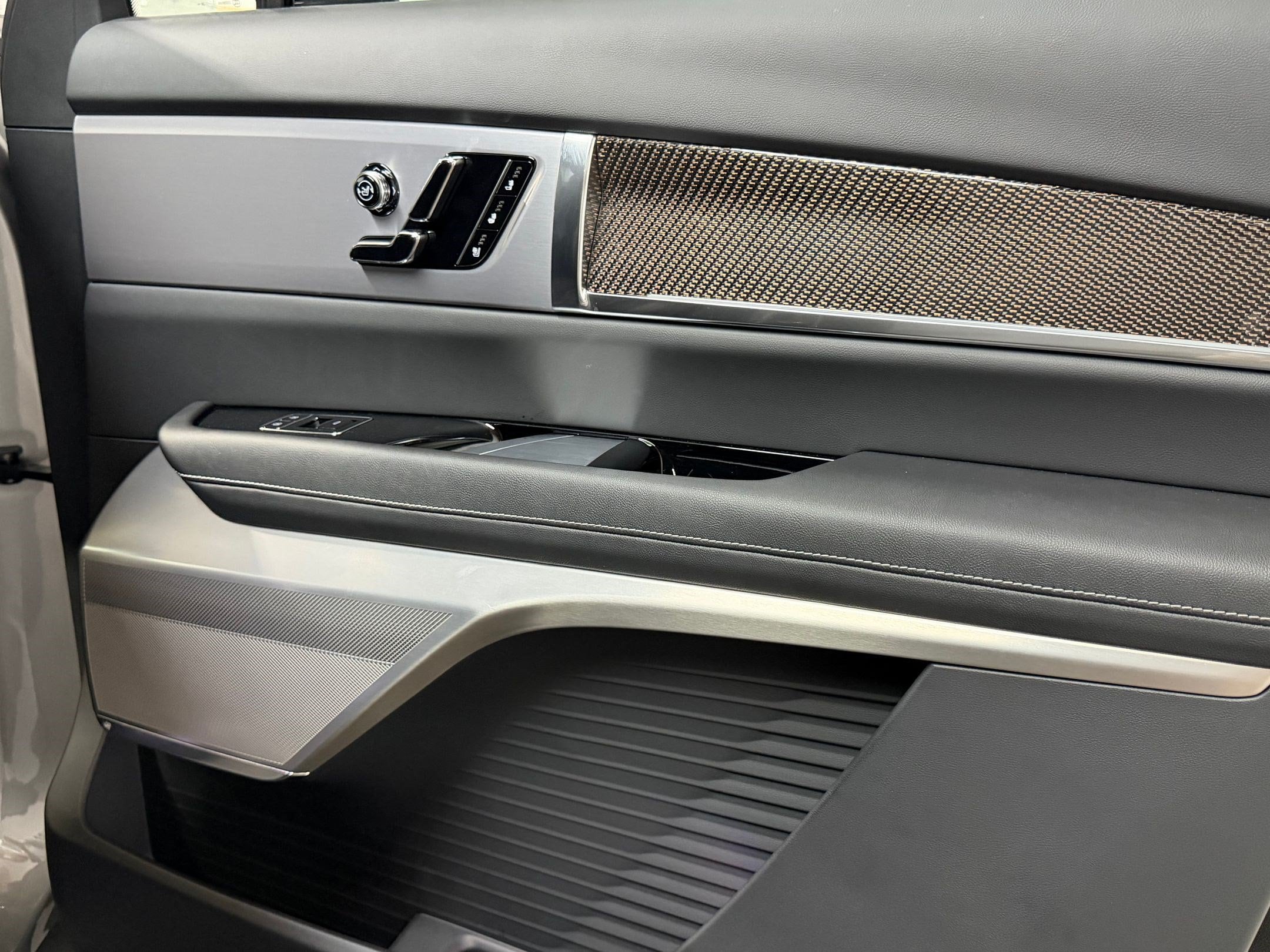 2026 Cadillac VISTIQ Sport - Photo 48