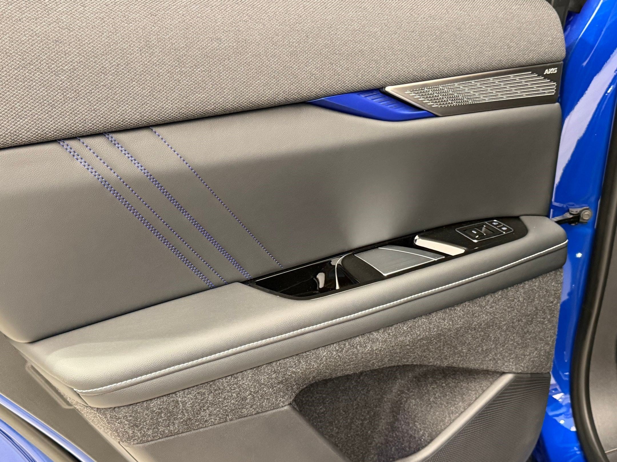 2027 Cadillac OPTIQ V-Series - Photo 54