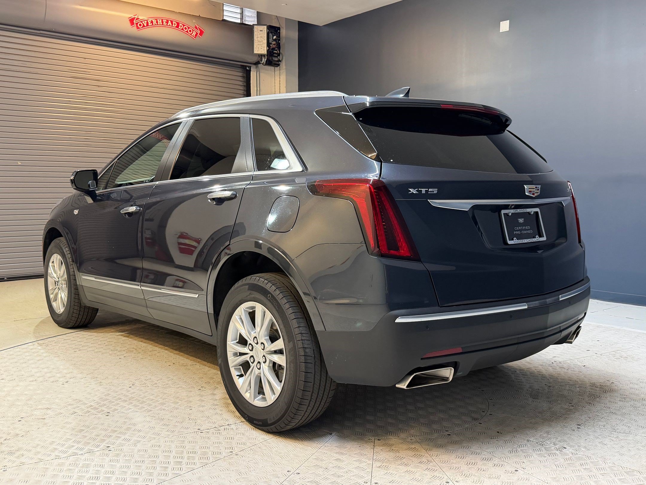 XT5 Luxury SUV