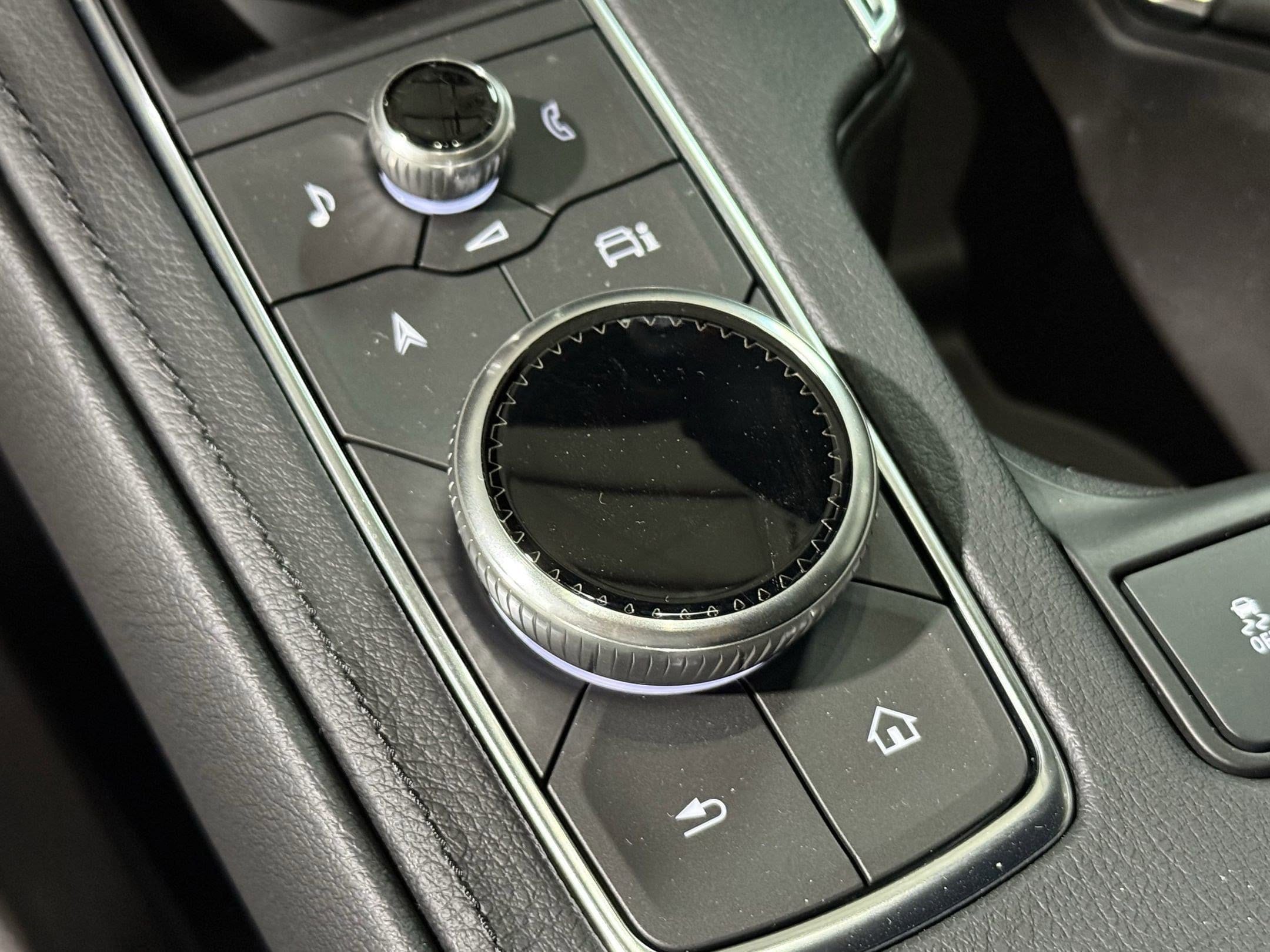 2025 Cadillac XT4 Premium Luxury - Photo 30