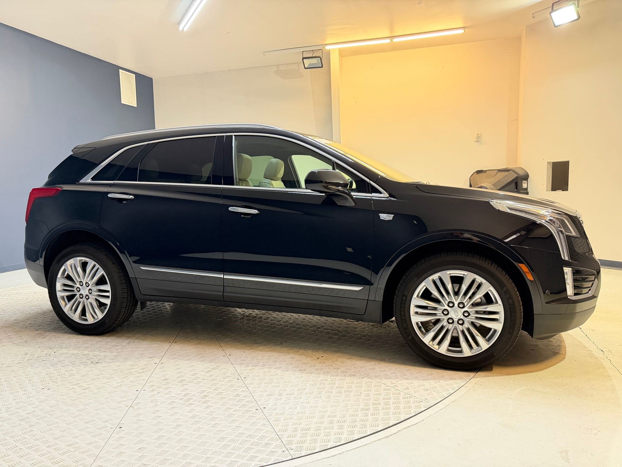 XT5 Premium Luxury FWD SUV