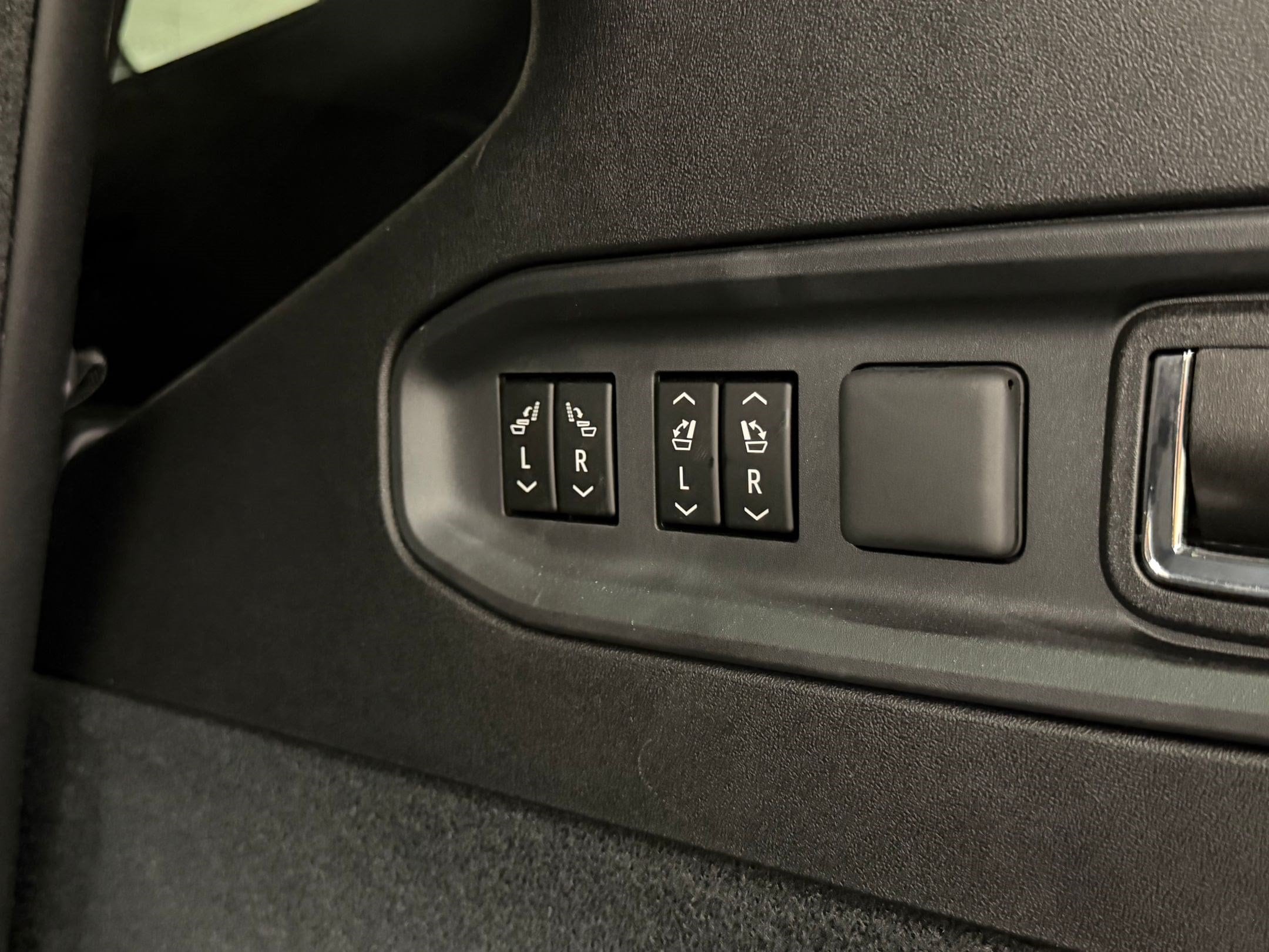 2026 Cadillac VISTIQ Sport - Photo 23