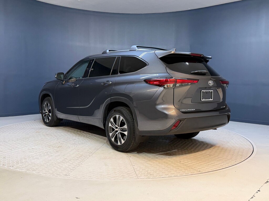 Used 2021 Toyota Highlander XLE