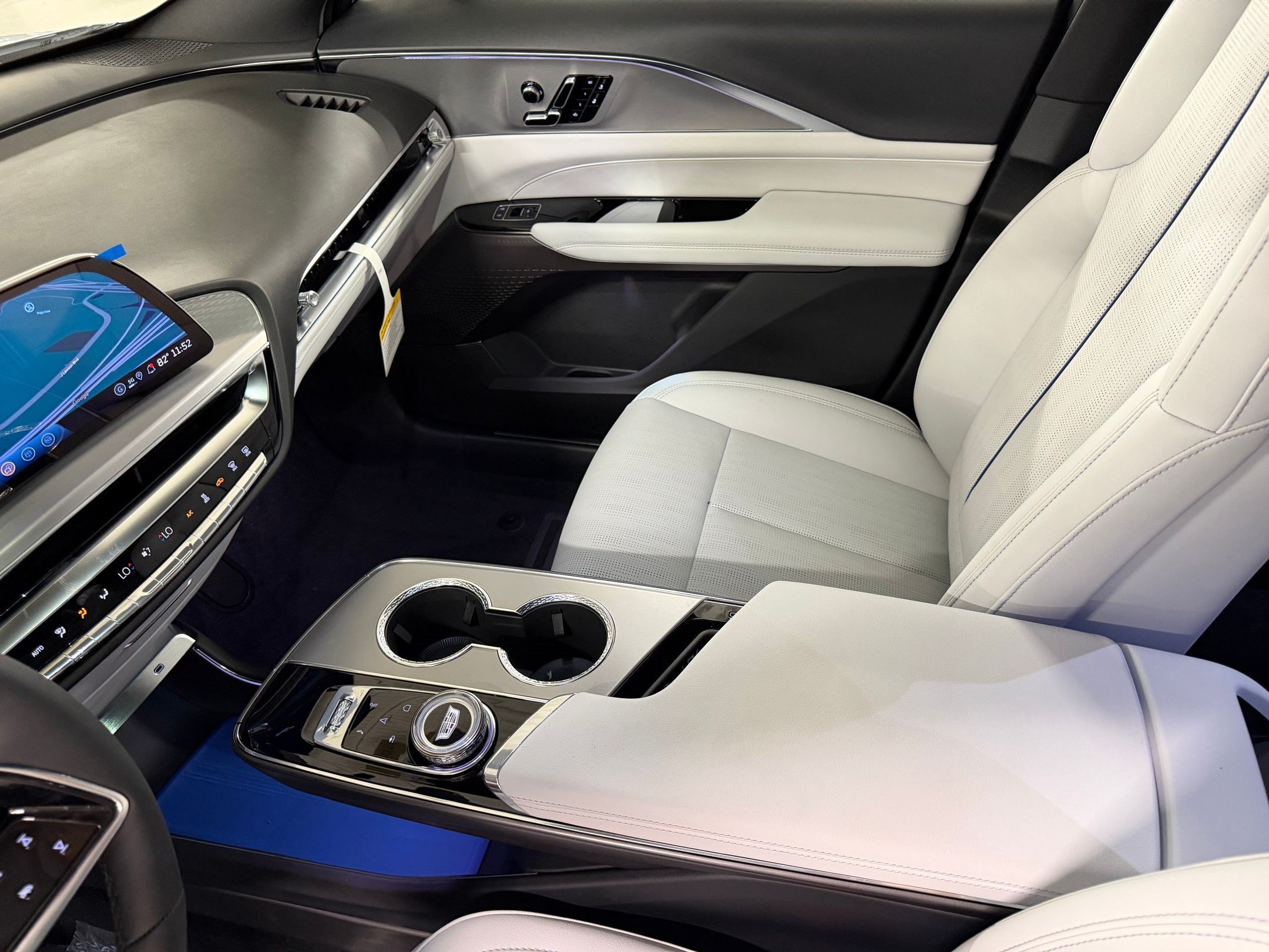 2027 Cadillac LYRIQ Sport - Photo 18