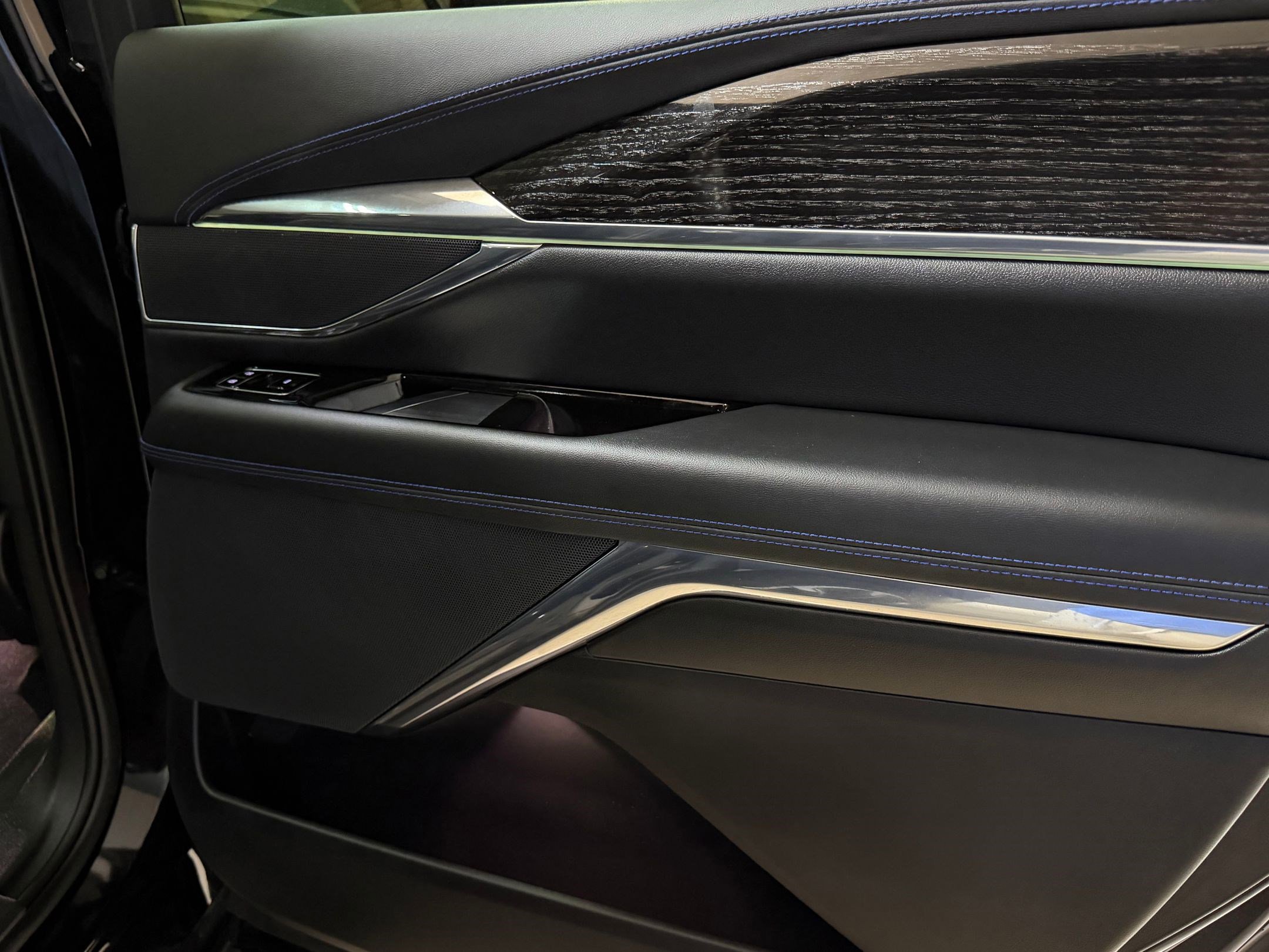 2025 Cadillac Escalade IQ Sport 1 - Photo 52