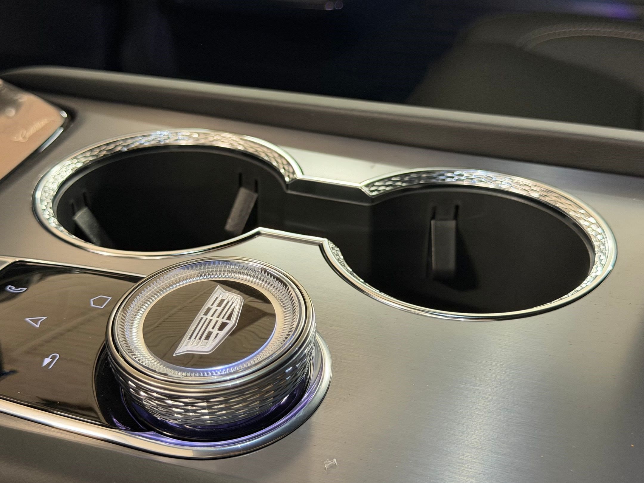 2026 Cadillac VISTIQ Sport - Photo 18