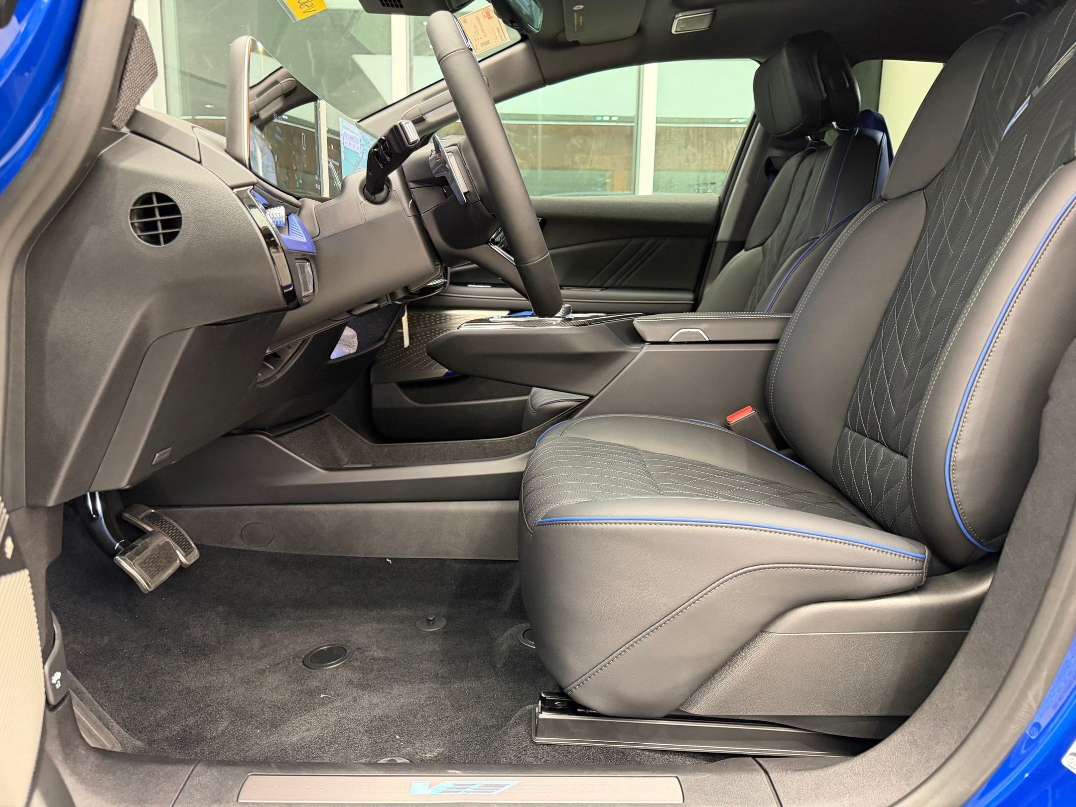 2027 Cadillac OPTIQ V-Series - Photo 5
