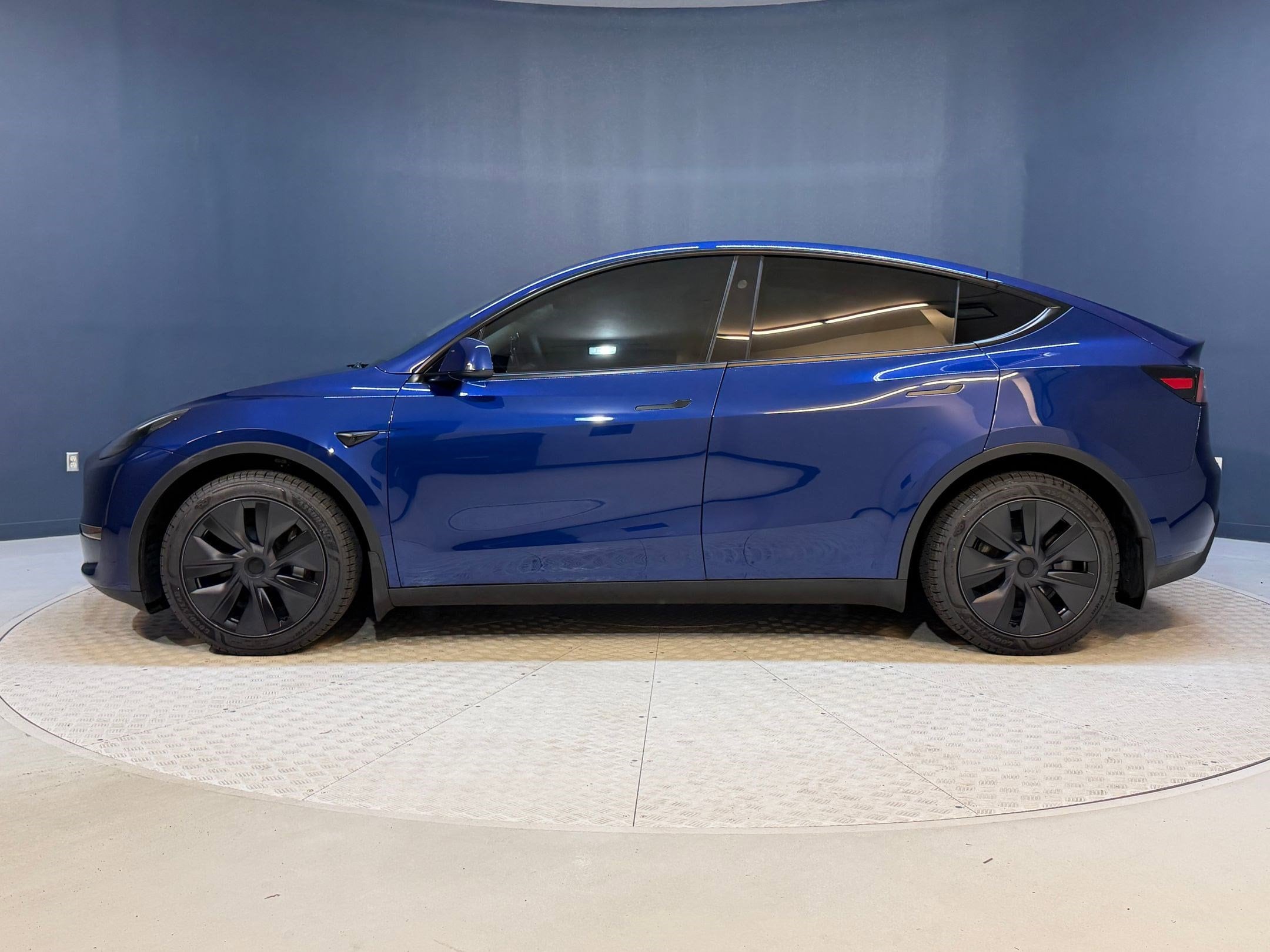 Used 2024 Tesla Model Y Long Range with VIN 7SAYGDEE5RA318107 for sale in Orlando, FL