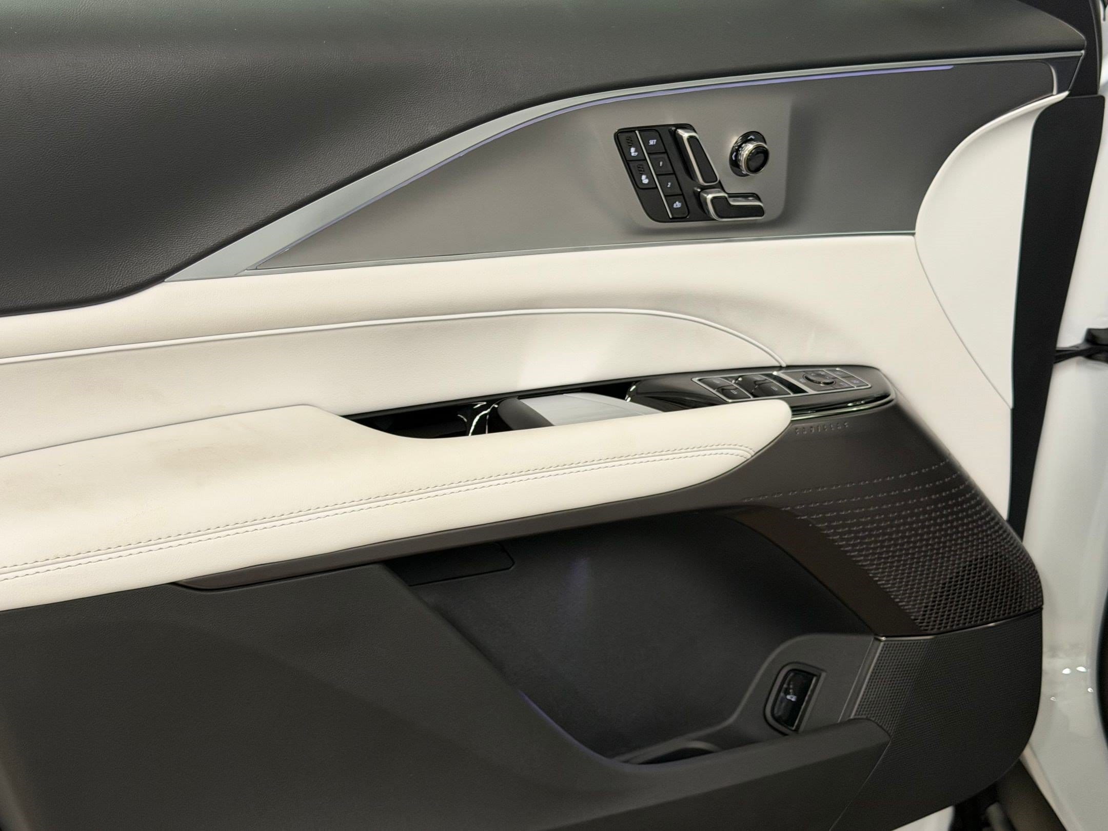 2027 Cadillac LYRIQ Sport - Photo 13