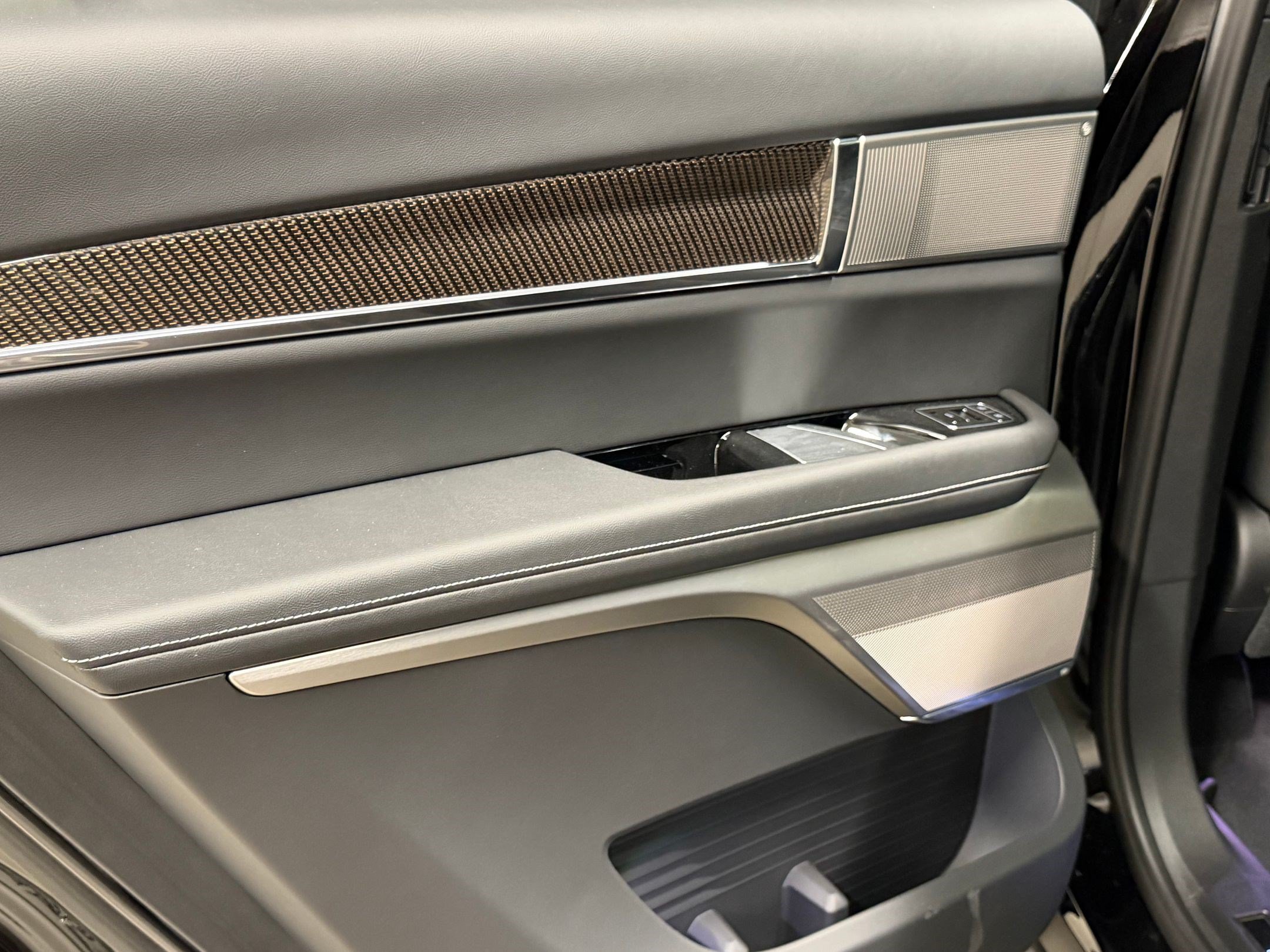 2026 Cadillac VISTIQ Sport - Photo 48