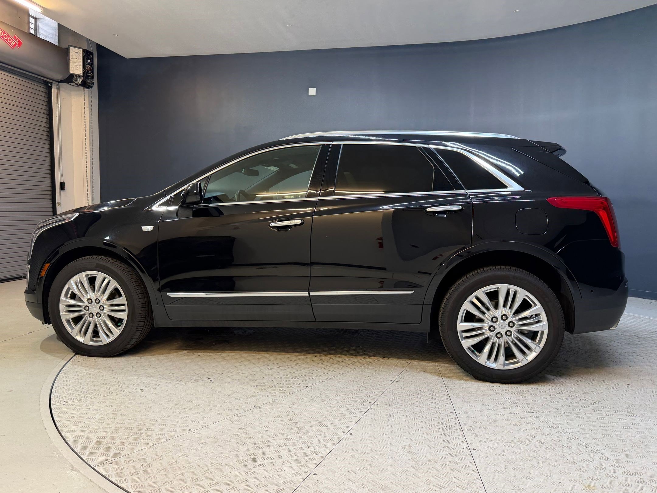XT5 Premium Luxury FWD SUV