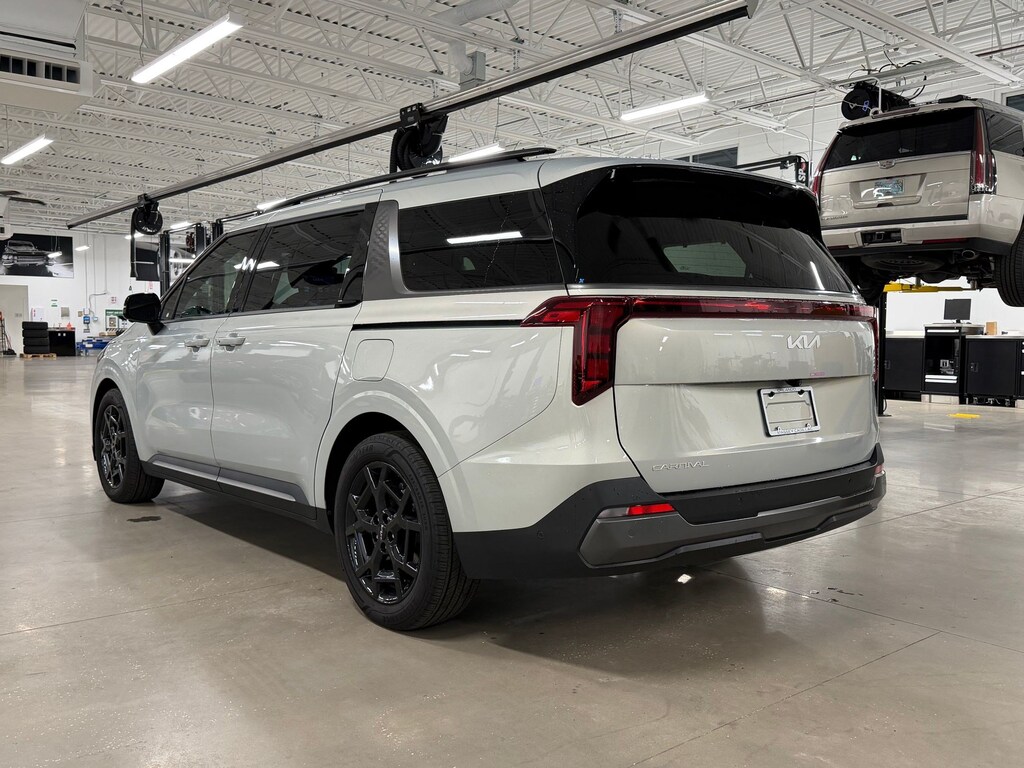 Used 2025 Kia Carnival SX