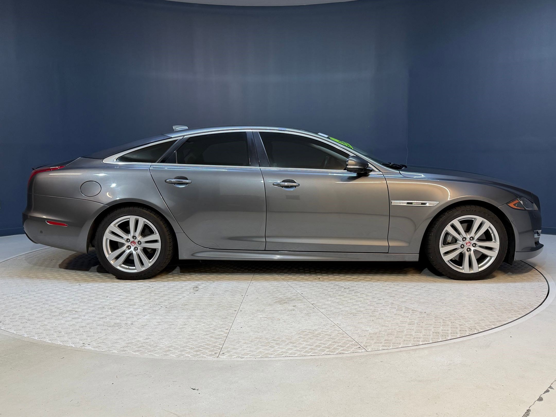 XJ XJ R-Sport