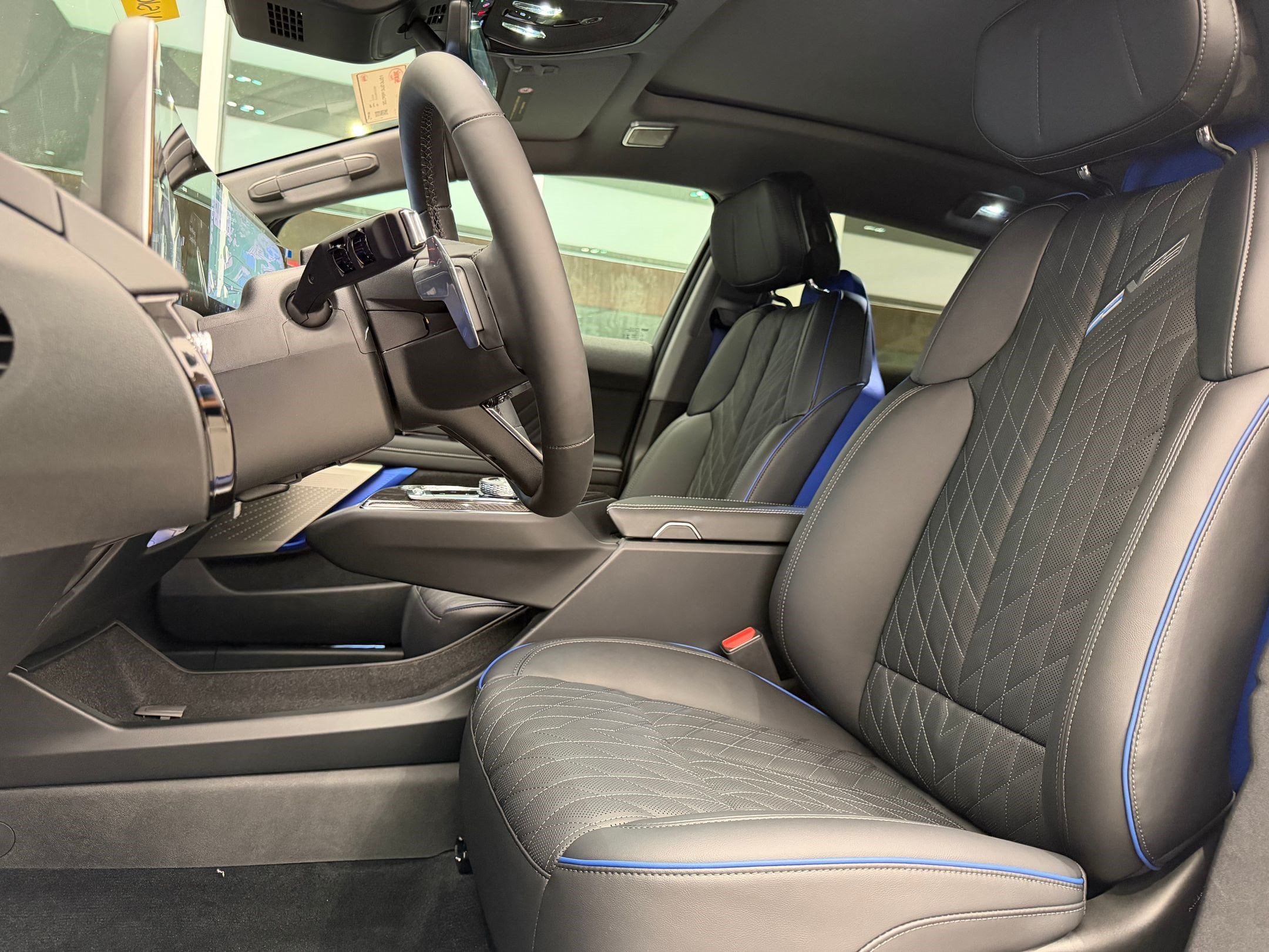 2027 Cadillac OPTIQ V-Series - Photo 50