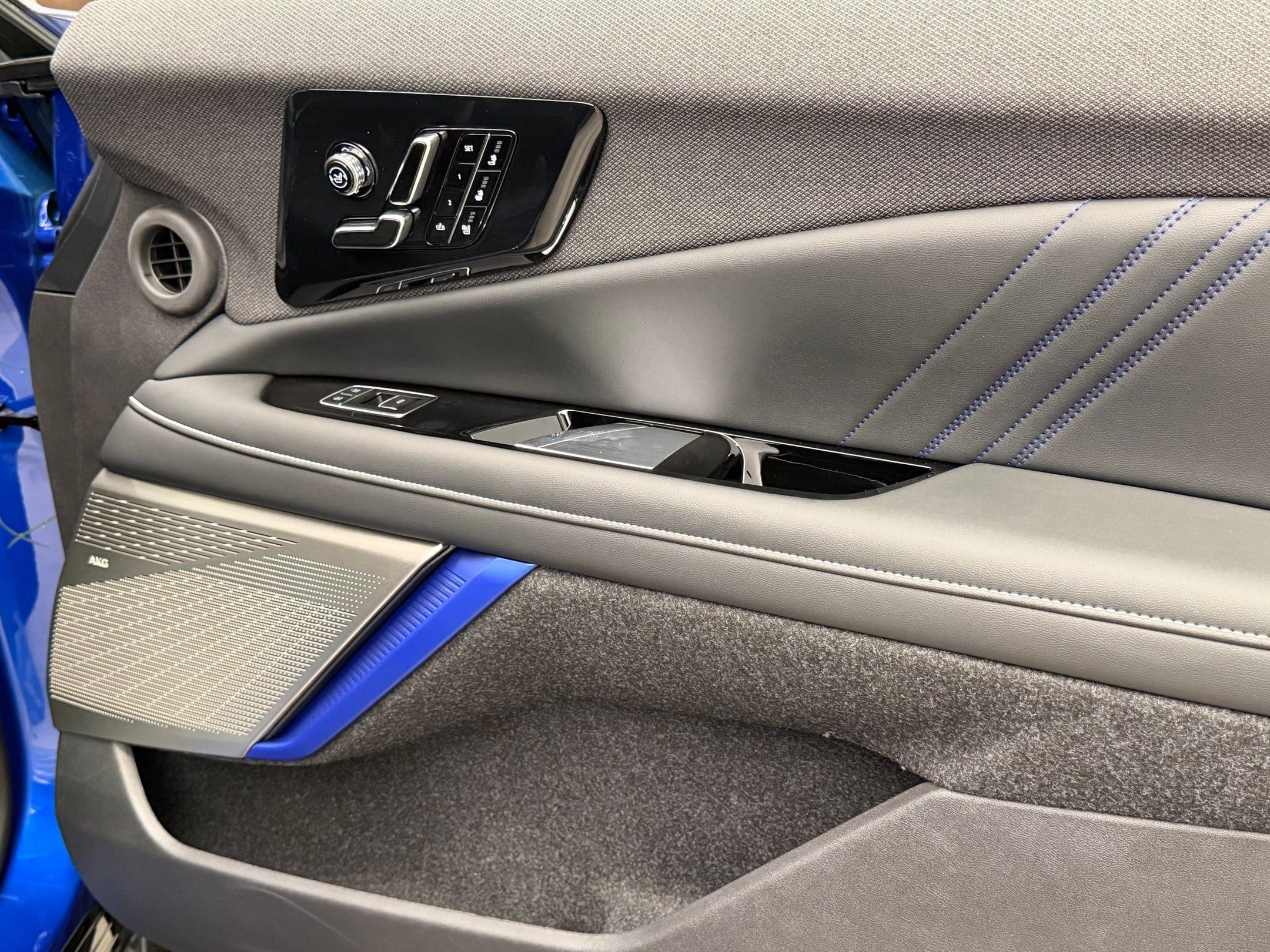 2027 Cadillac OPTIQ V-Series - Photo 58