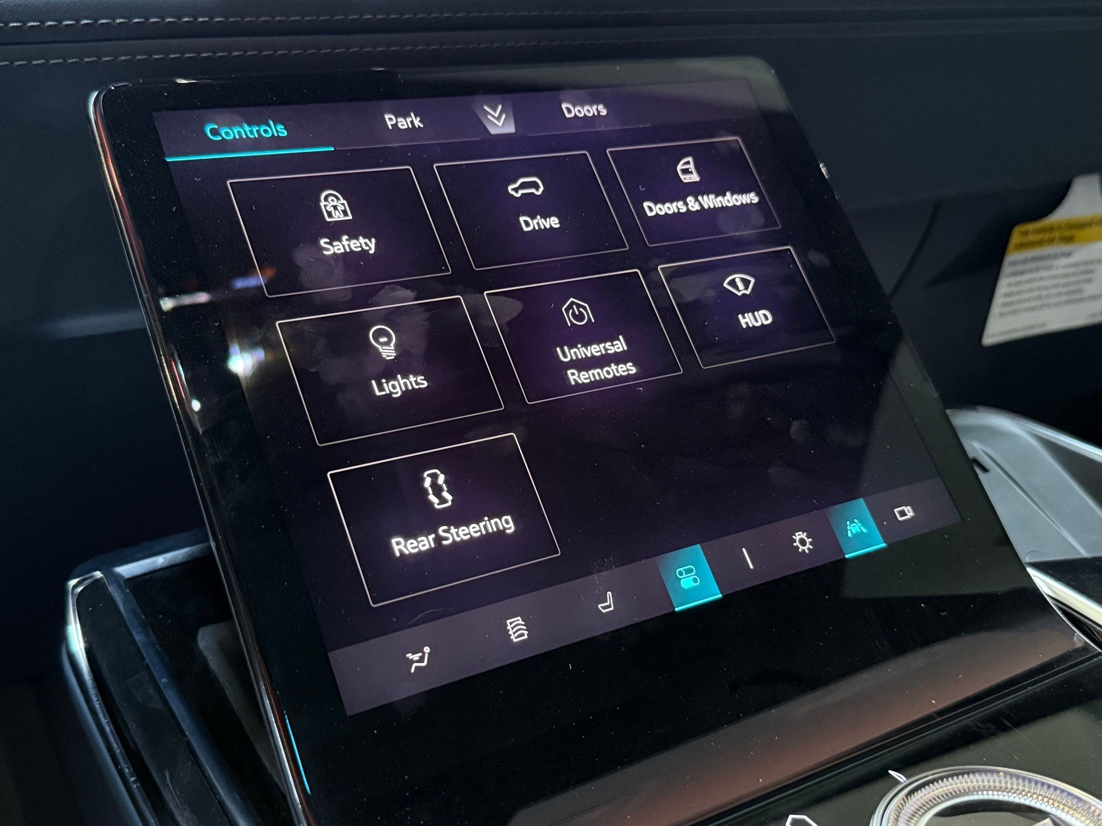 2025 Cadillac Escalade IQ Sport 2 - Photo 38