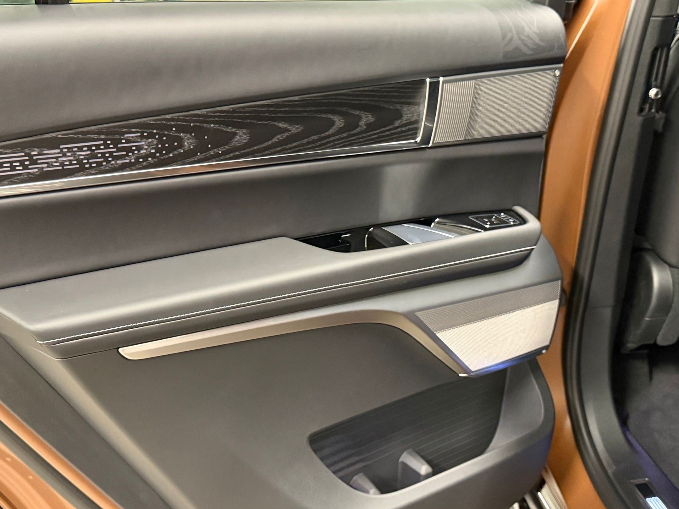 2027 Cadillac VISTIQ Platinum - Photo 48