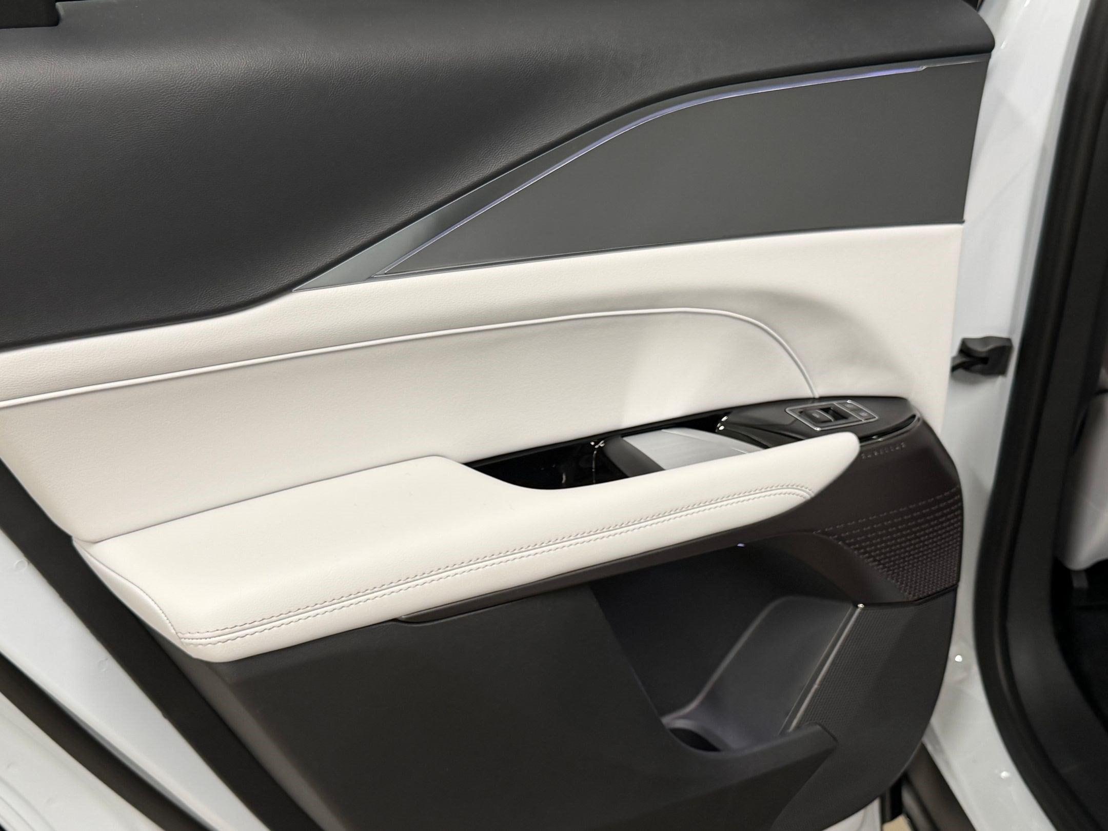 2027 Cadillac LYRIQ Sport - Photo 43