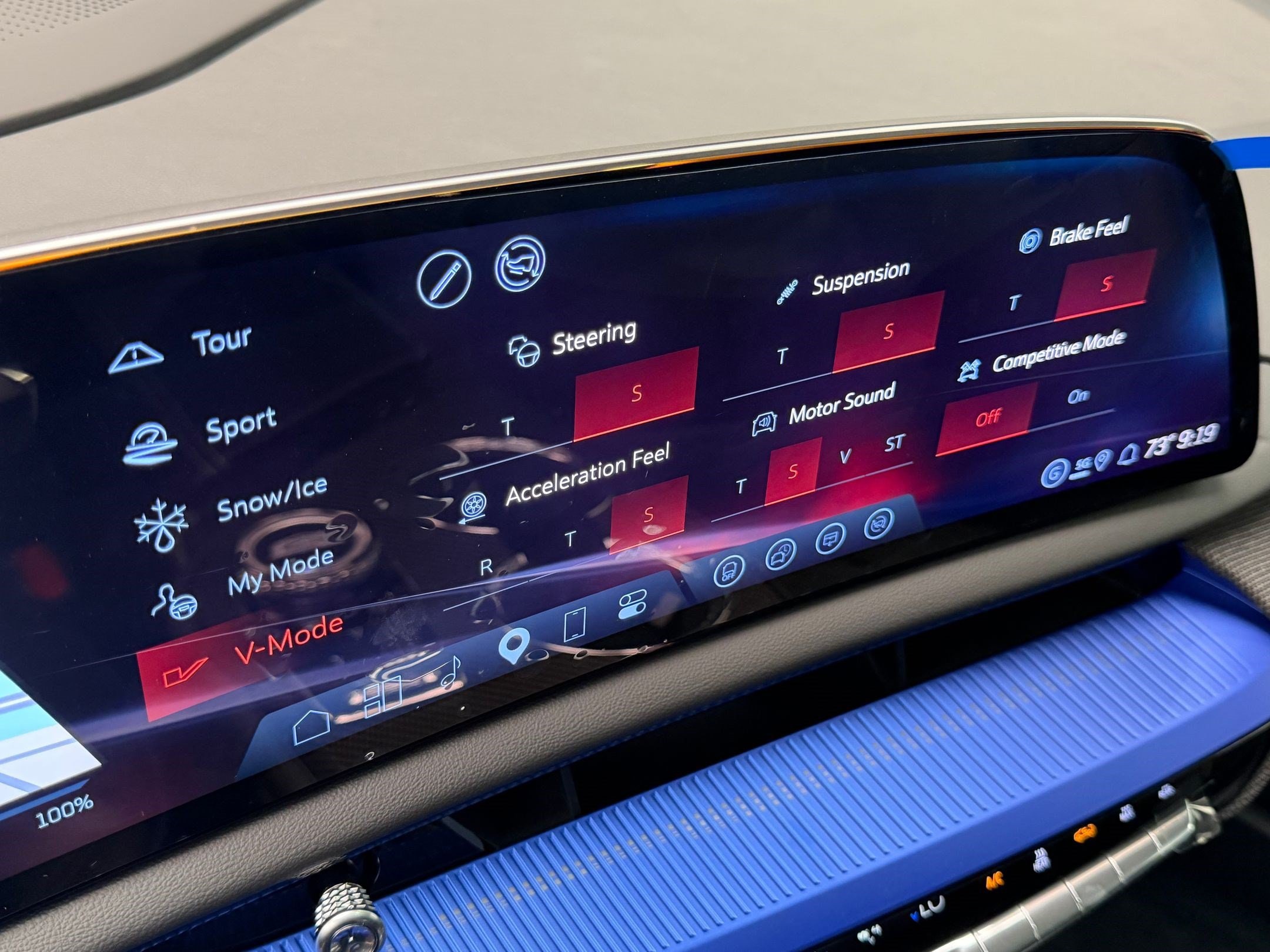 2027 Cadillac OPTIQ V-Series - Photo 33