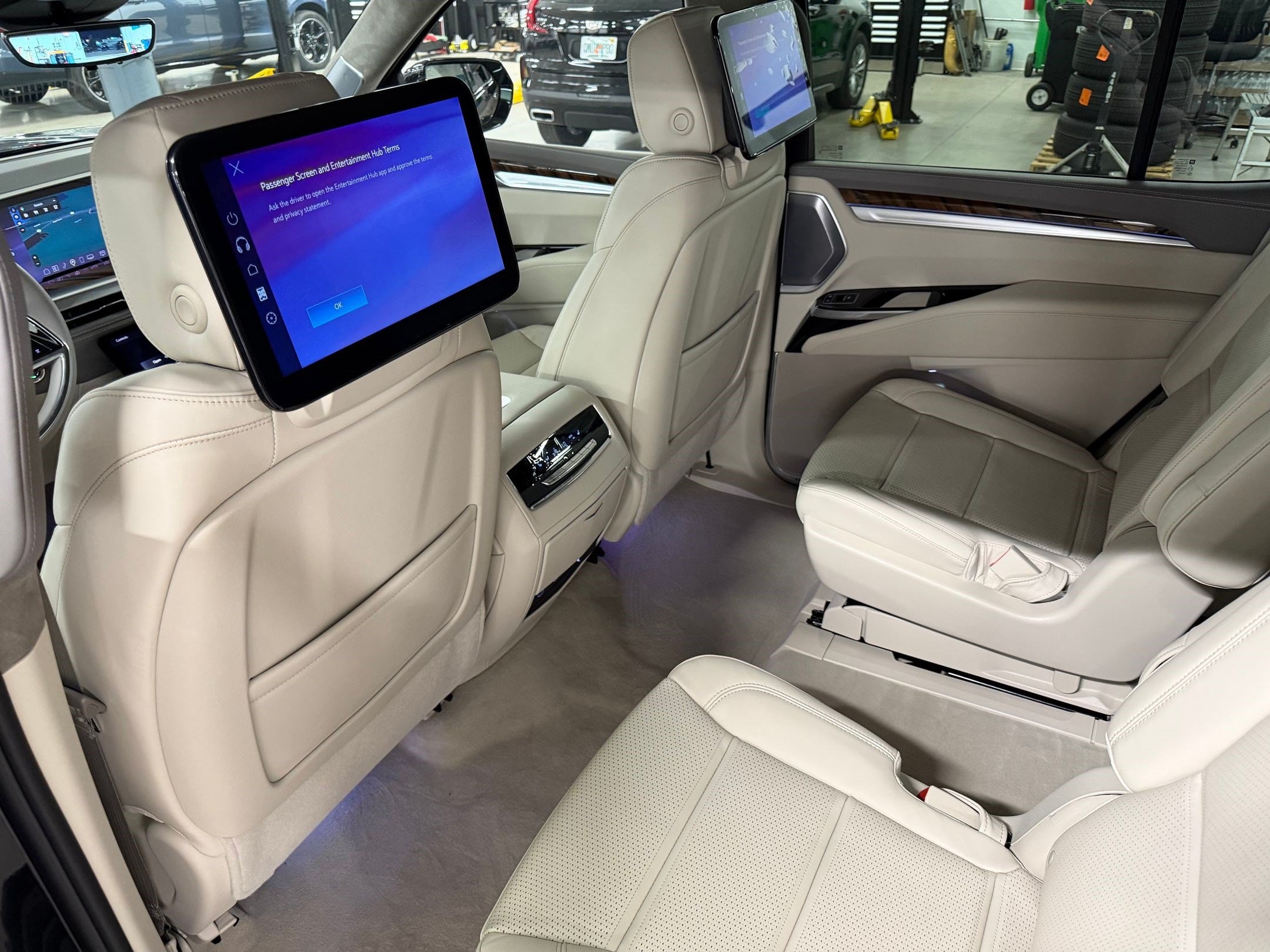 2026 Cadillac Escalade Platinum Sport - Photo 42