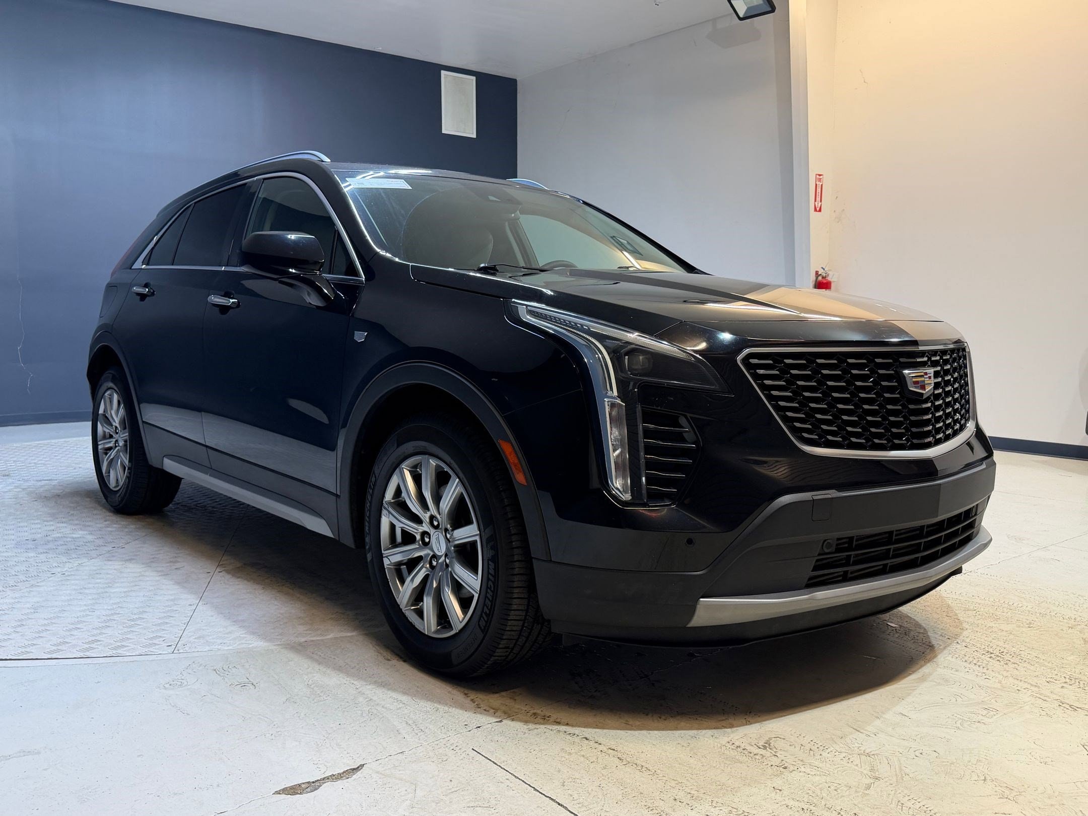 XT4 FWD Premium Luxury SUV