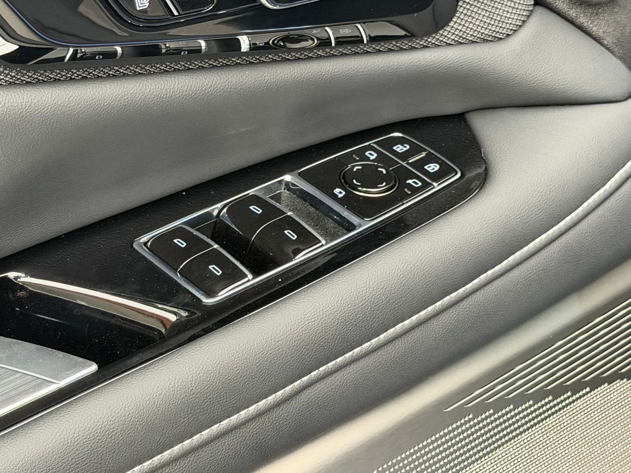 2027 Cadillac OPTIQ V-Series - Photo 48