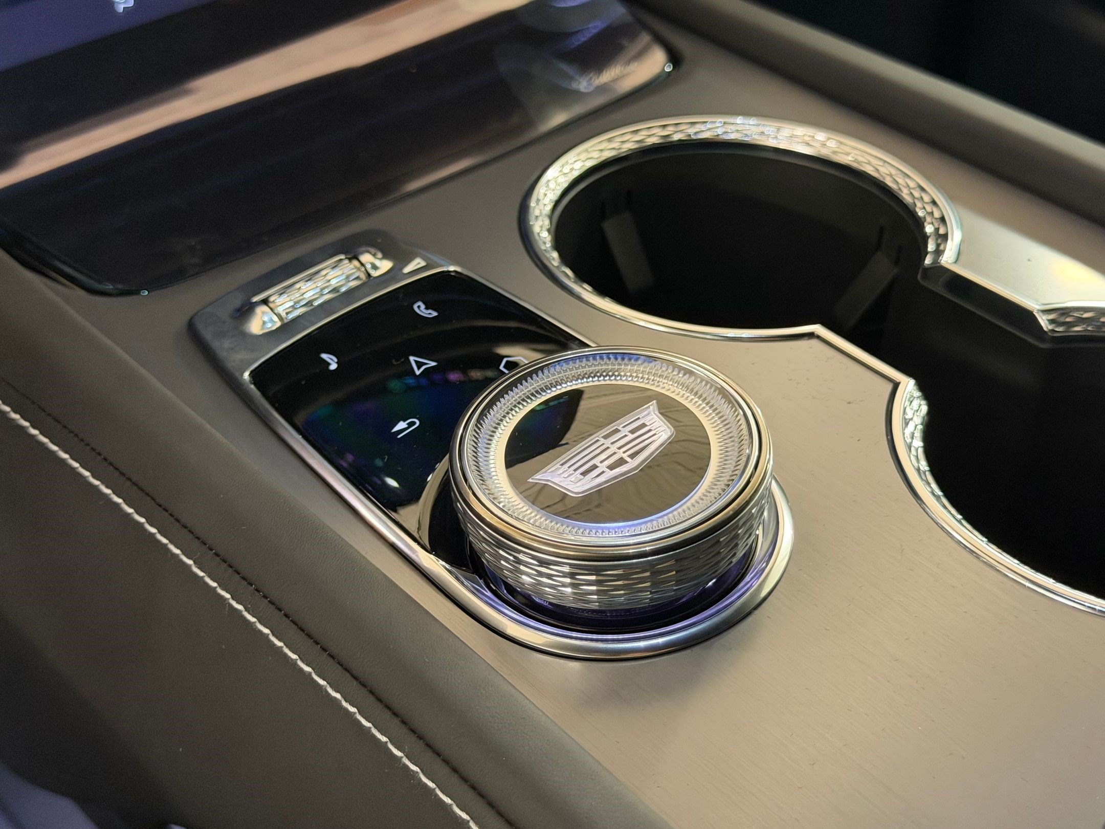 2027 Cadillac VISTIQ Platinum - Photo 18