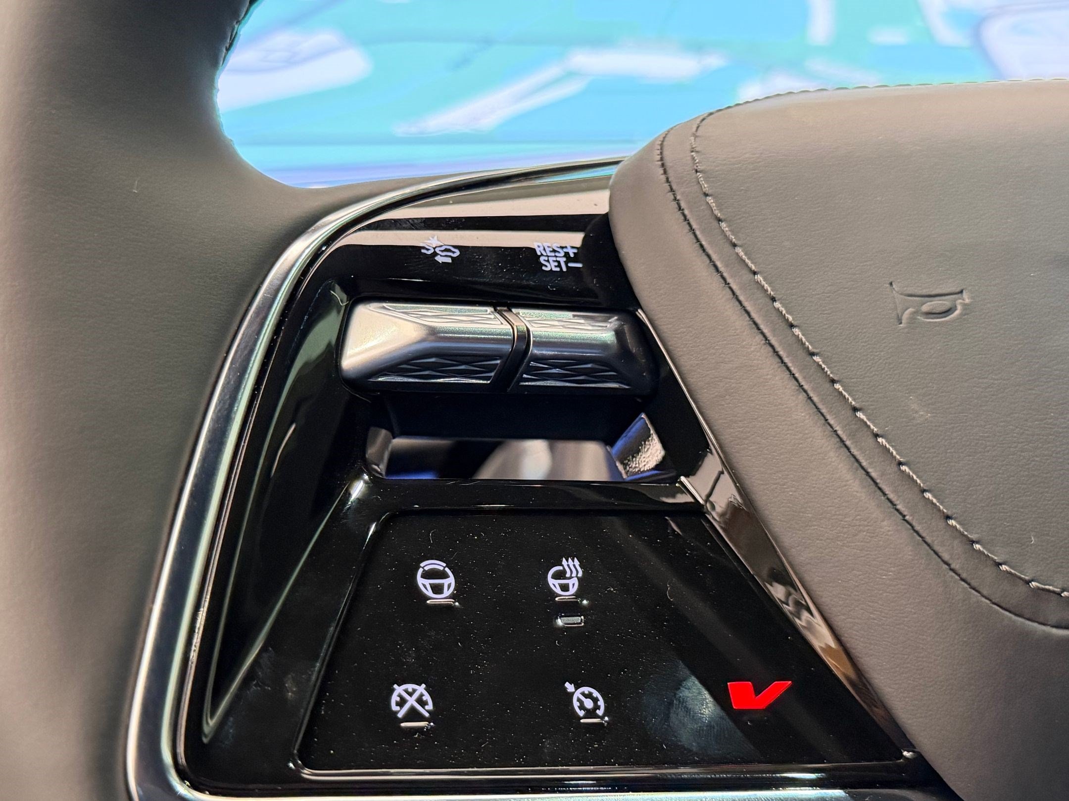 2027 Cadillac OPTIQ V-Series - Photo 13