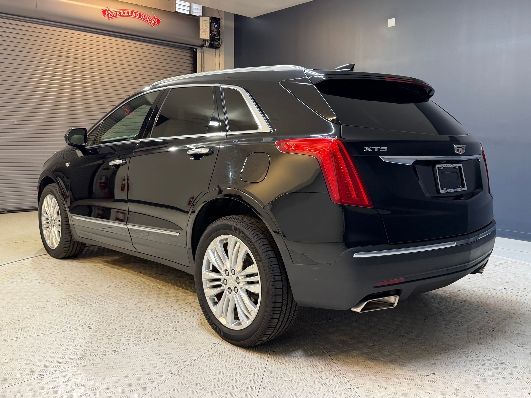 XT5 Premium Luxury FWD SUV