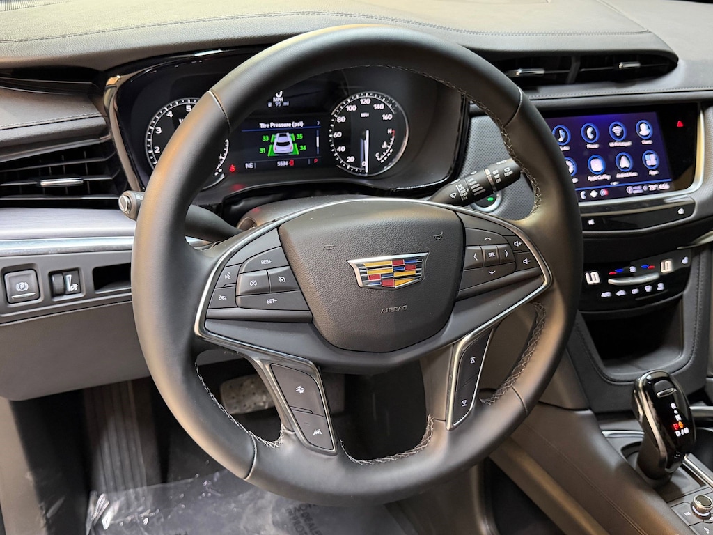 New 2025 CADILLAC XT5 Luxury SUV