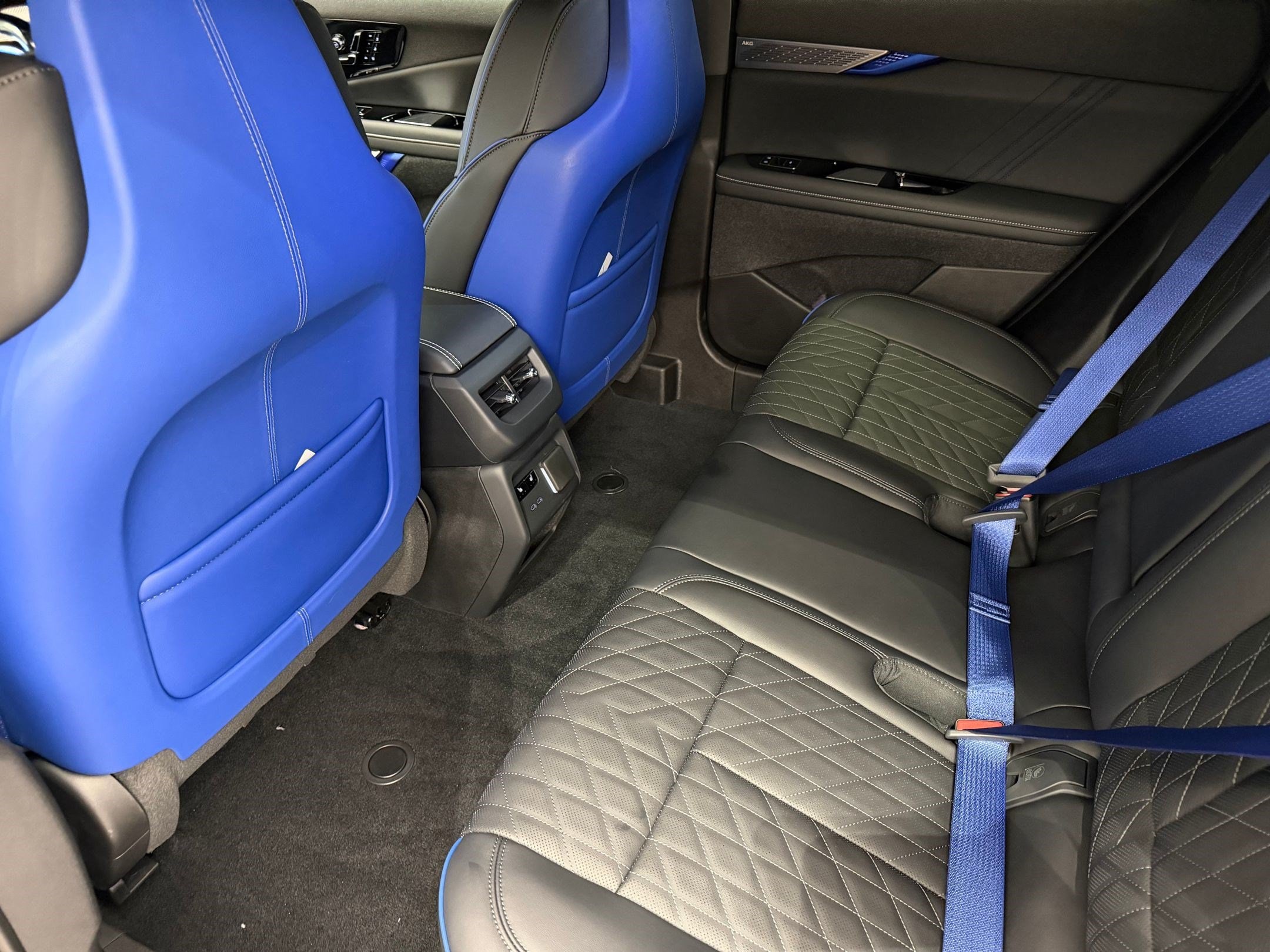 2027 Cadillac OPTIQ V-Series - Photo 36