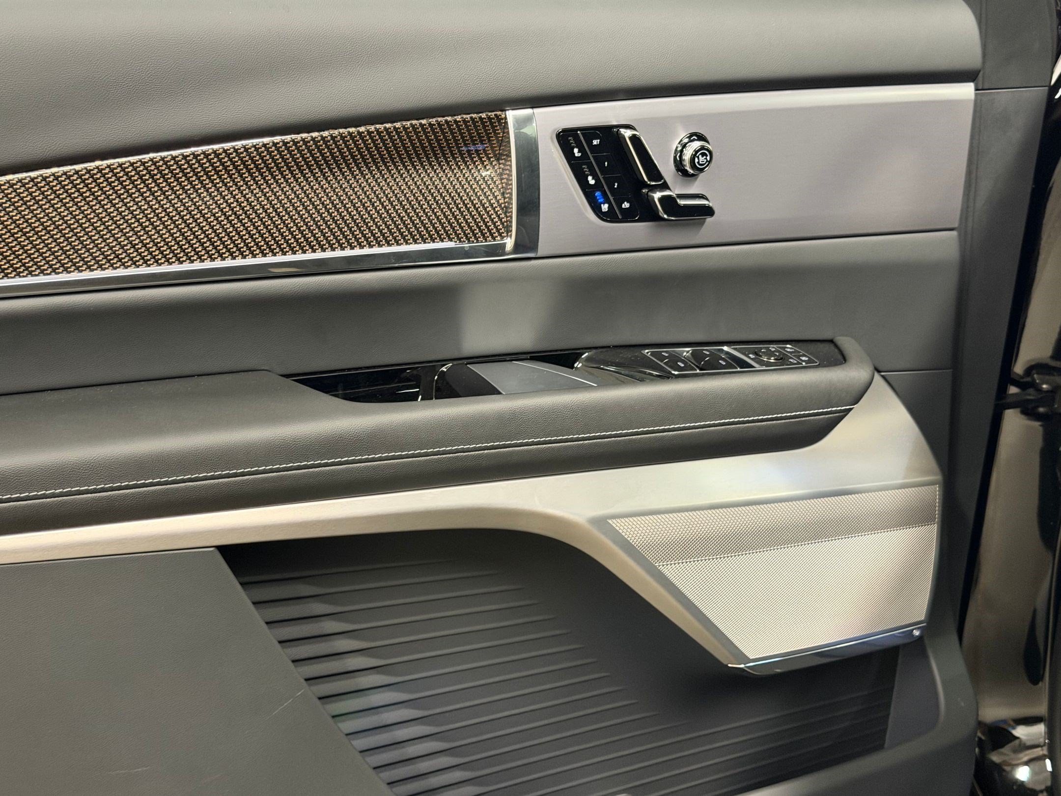 2026 Cadillac VISTIQ Sport - Photo 13