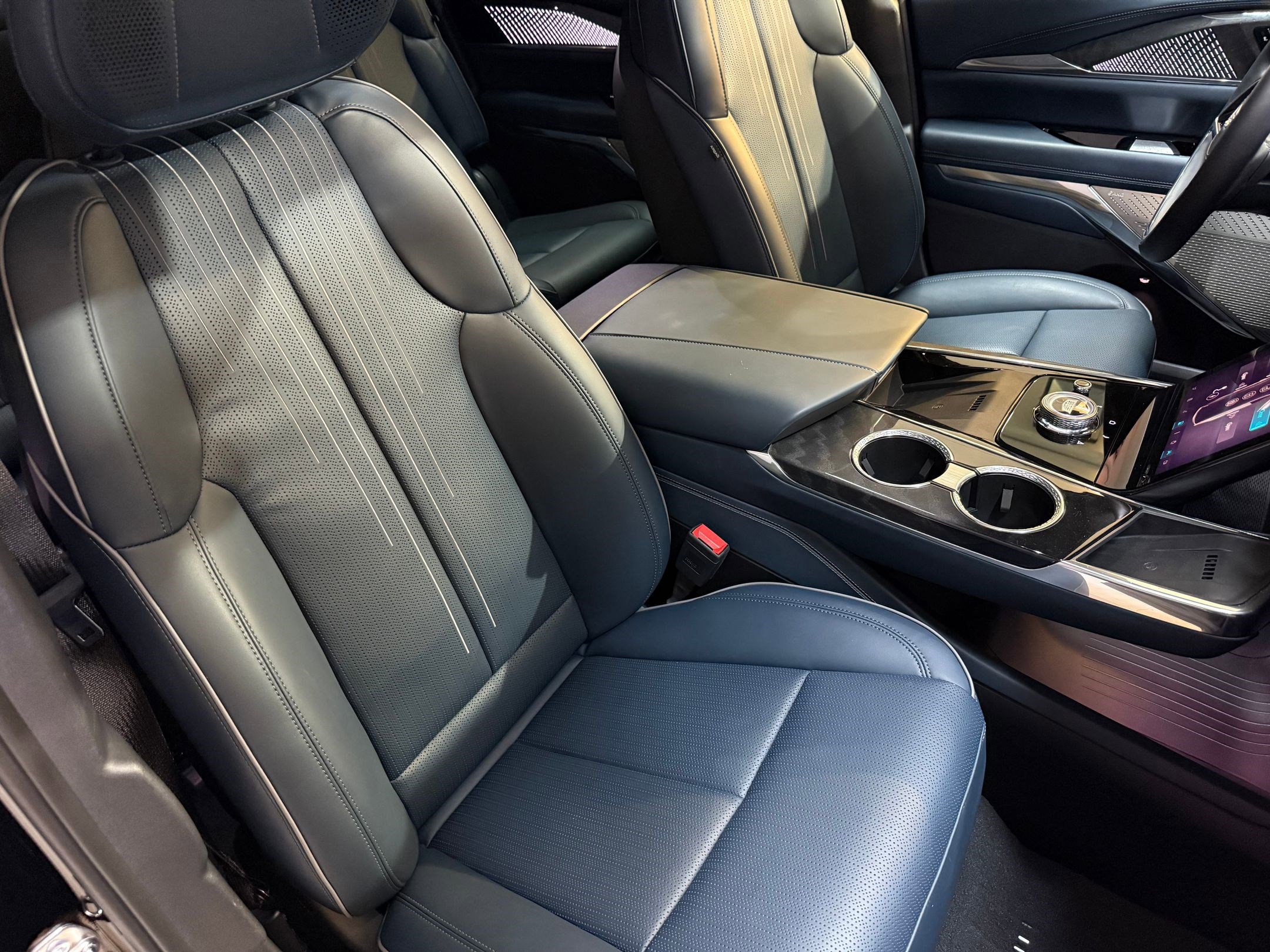 2025 Cadillac Escalade IQ Sport 2 - Photo 60