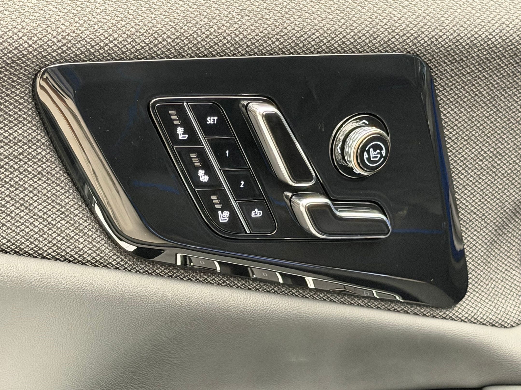 2027 Cadillac OPTIQ V-Series - Photo 22