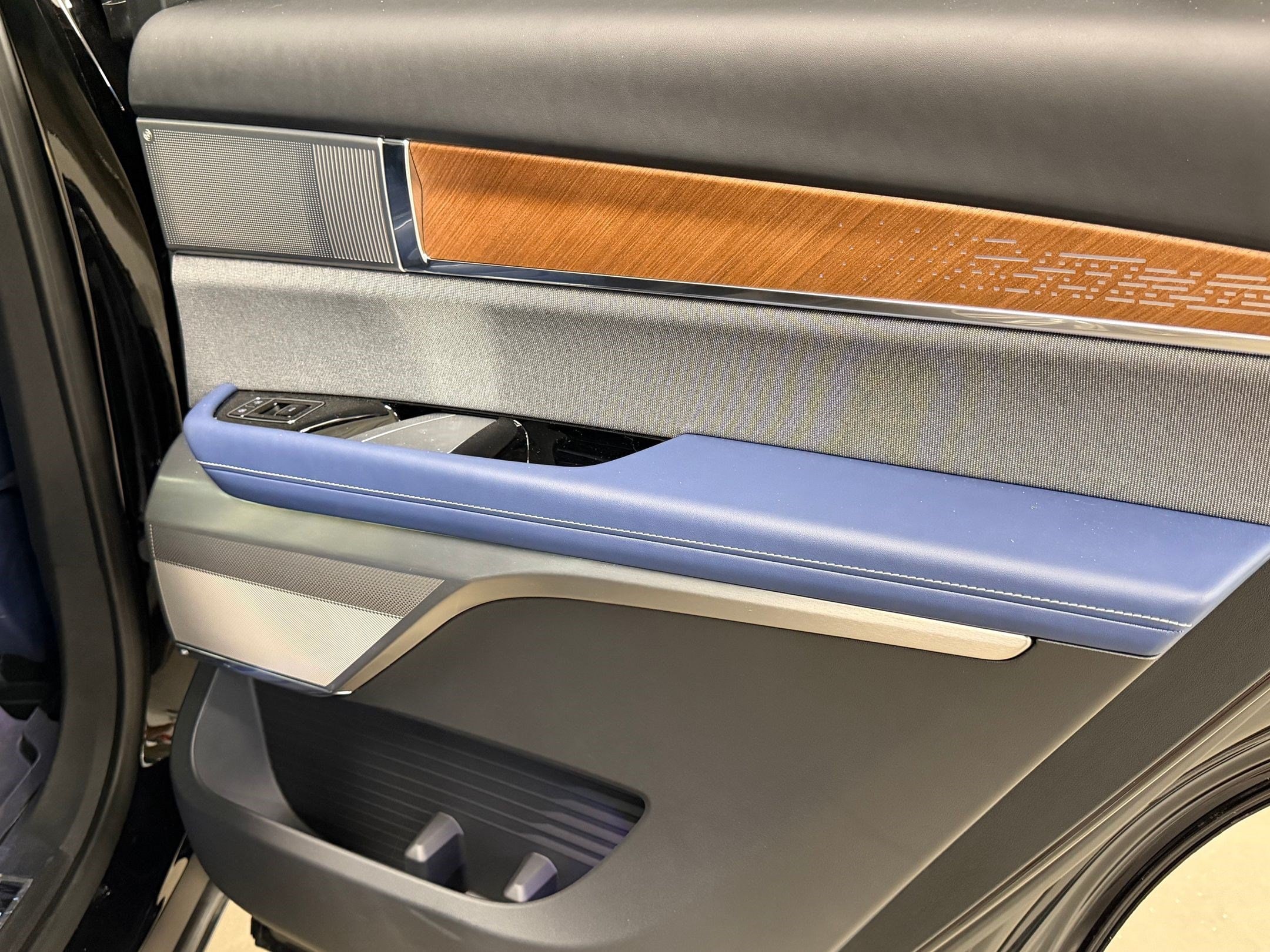 2026 Cadillac VISTIQ Premium Luxury - Photo 15