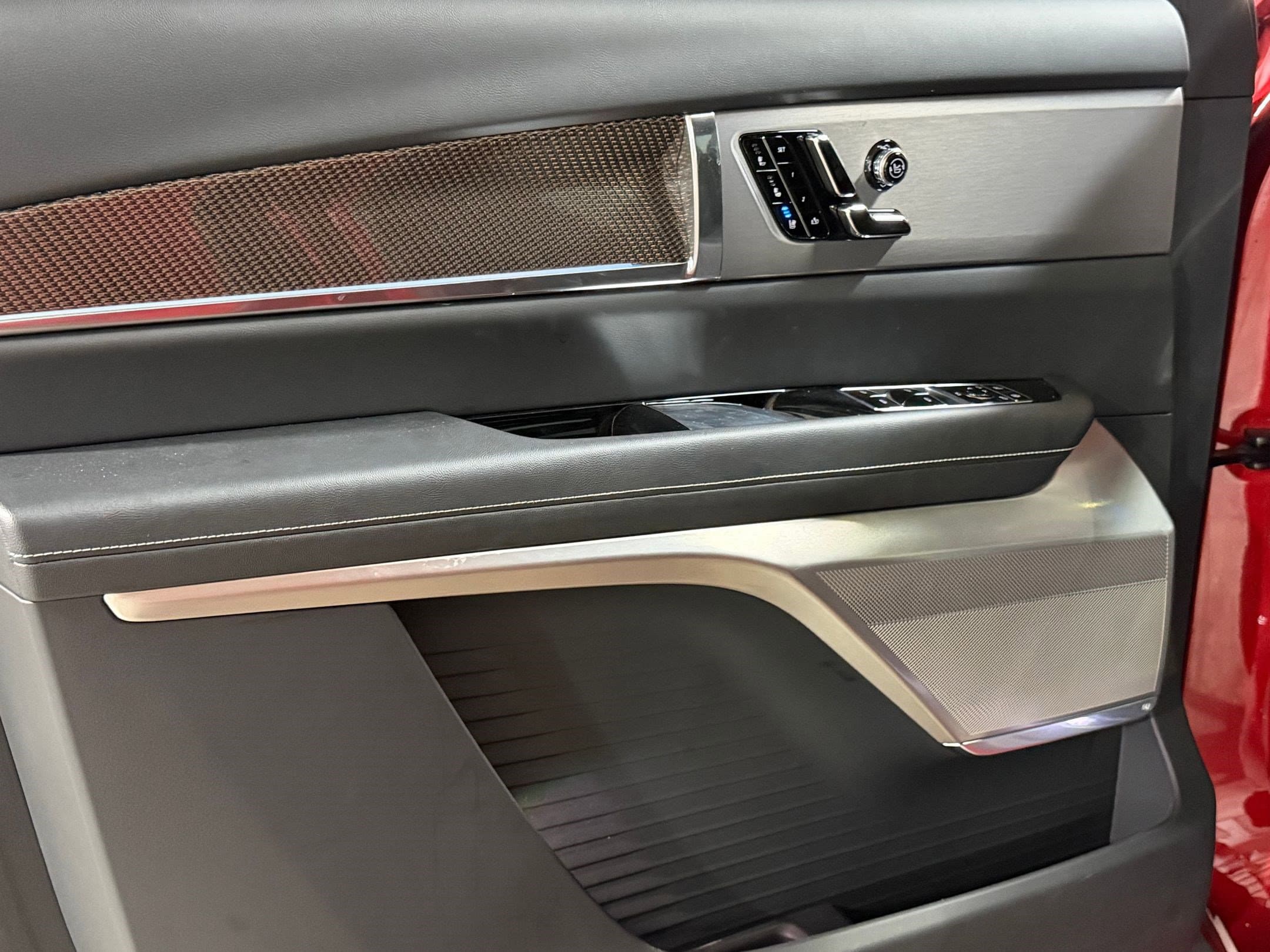 2026 Cadillac VISTIQ Sport - Photo 12