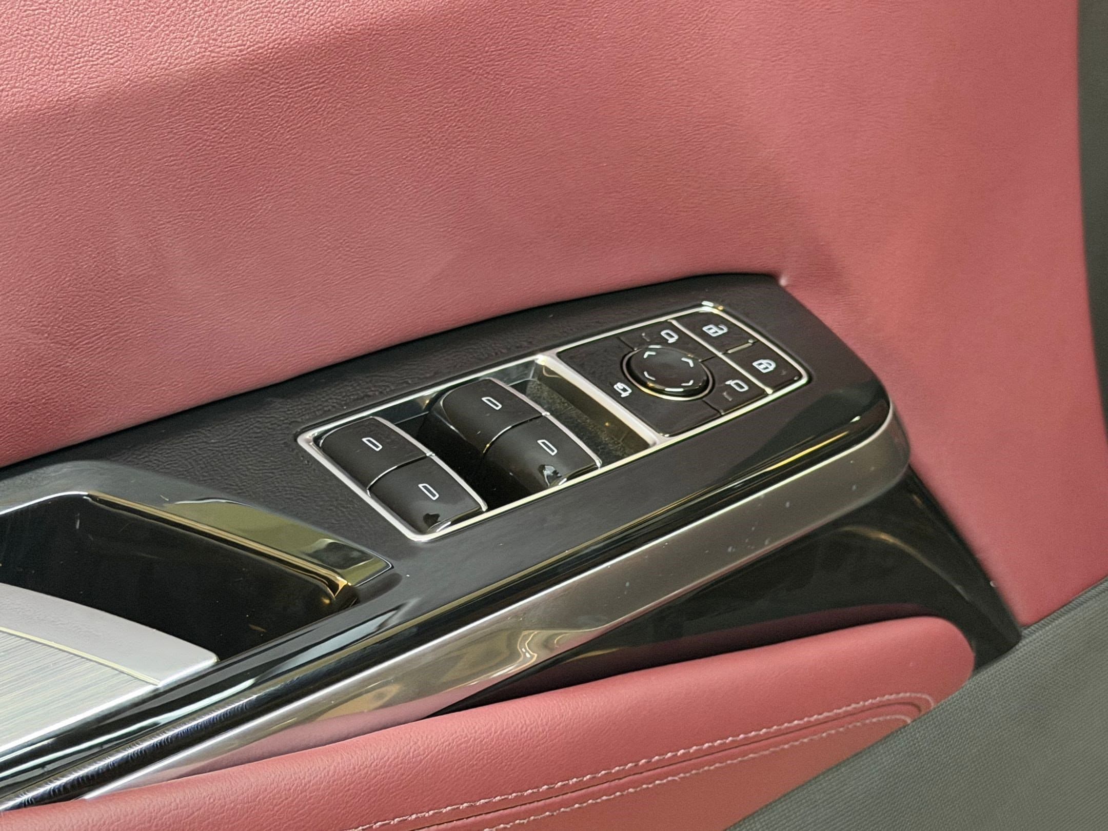 2026 Cadillac Escalade Luxury - Photo 24