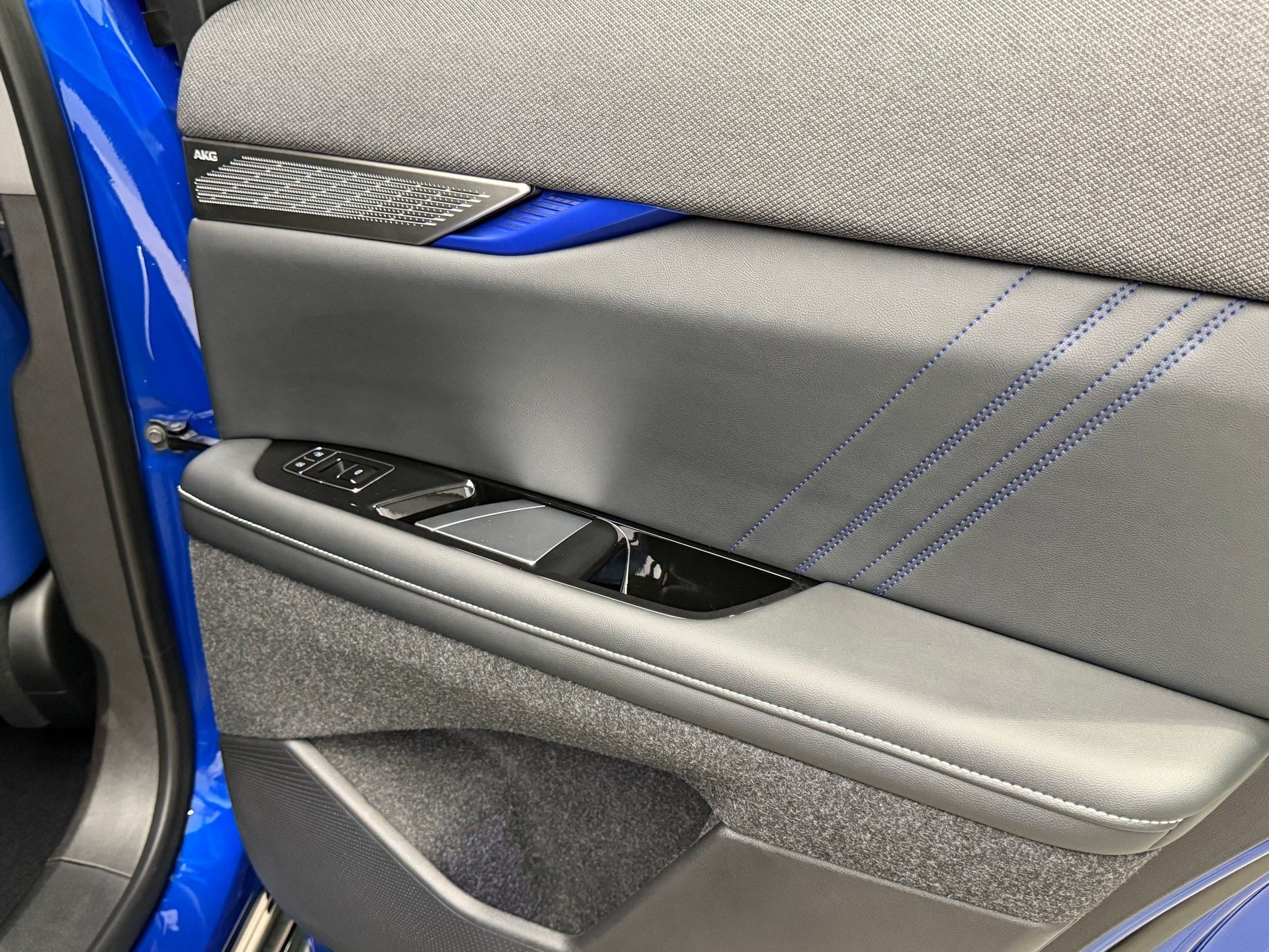 2027 Cadillac OPTIQ V-Series - Photo 28
