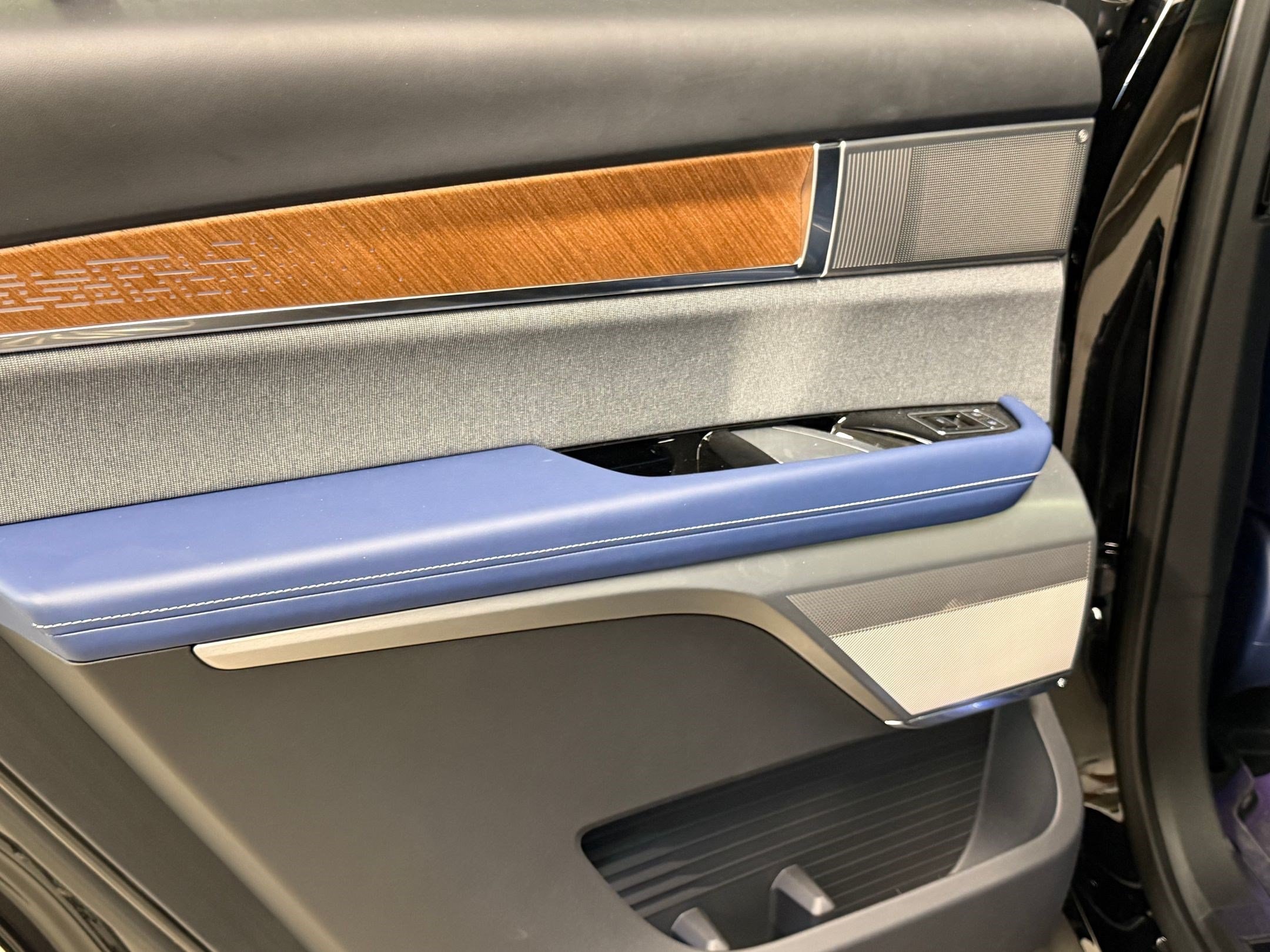 2026 Cadillac VISTIQ Premium Luxury - Photo 45