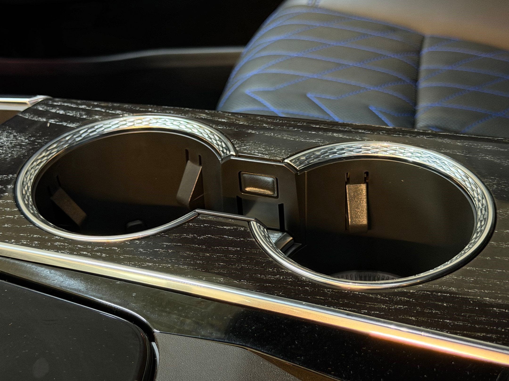 2025 Cadillac Escalade IQ Sport 1 - Photo 40