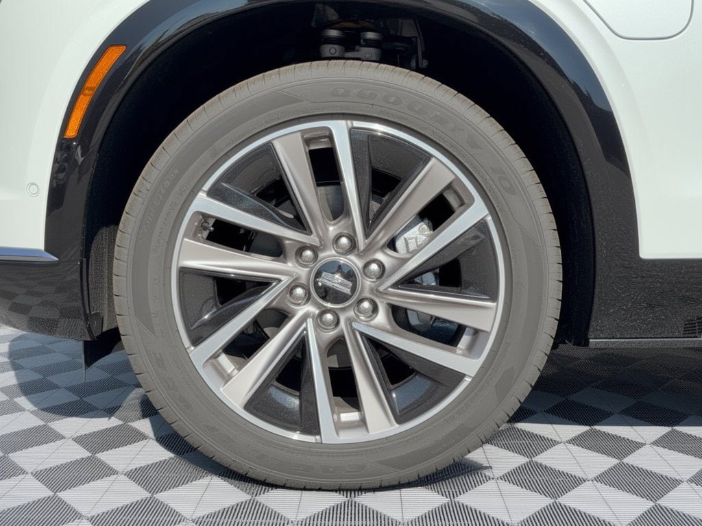 2027 Cadillac VISTIQ Sport - Photo 13