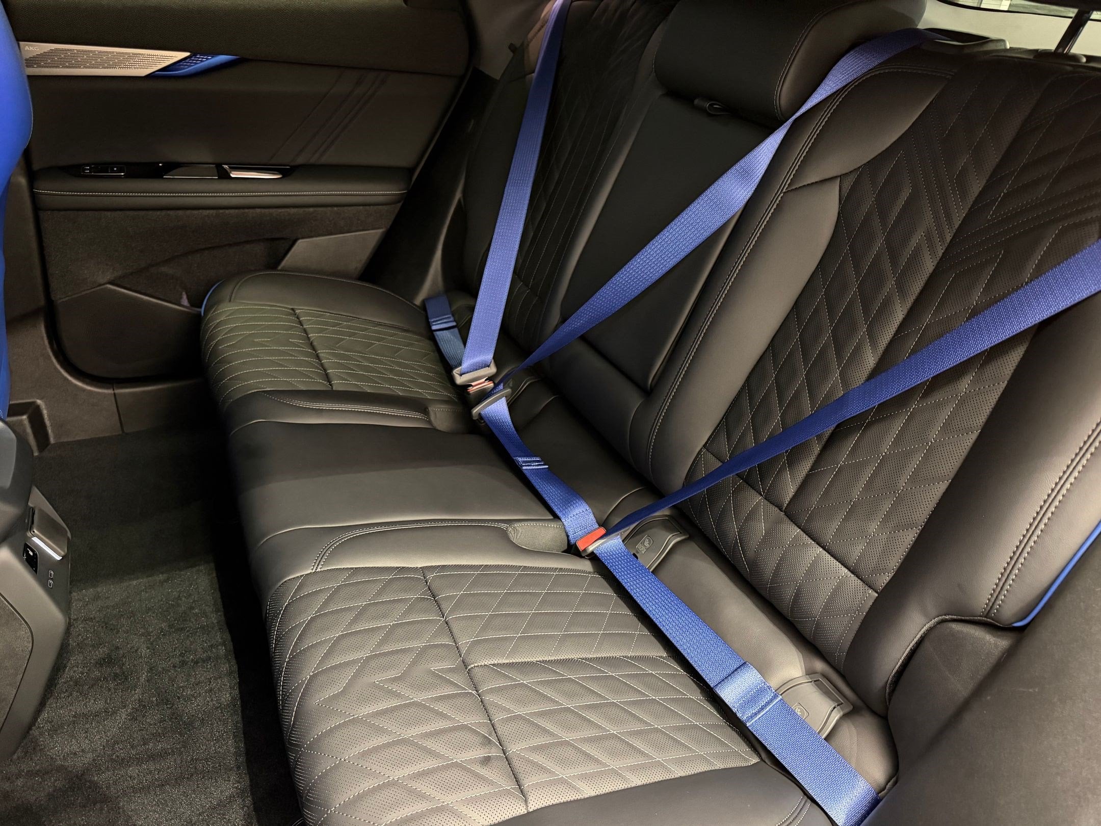 2027 Cadillac OPTIQ V-Series - Photo 37